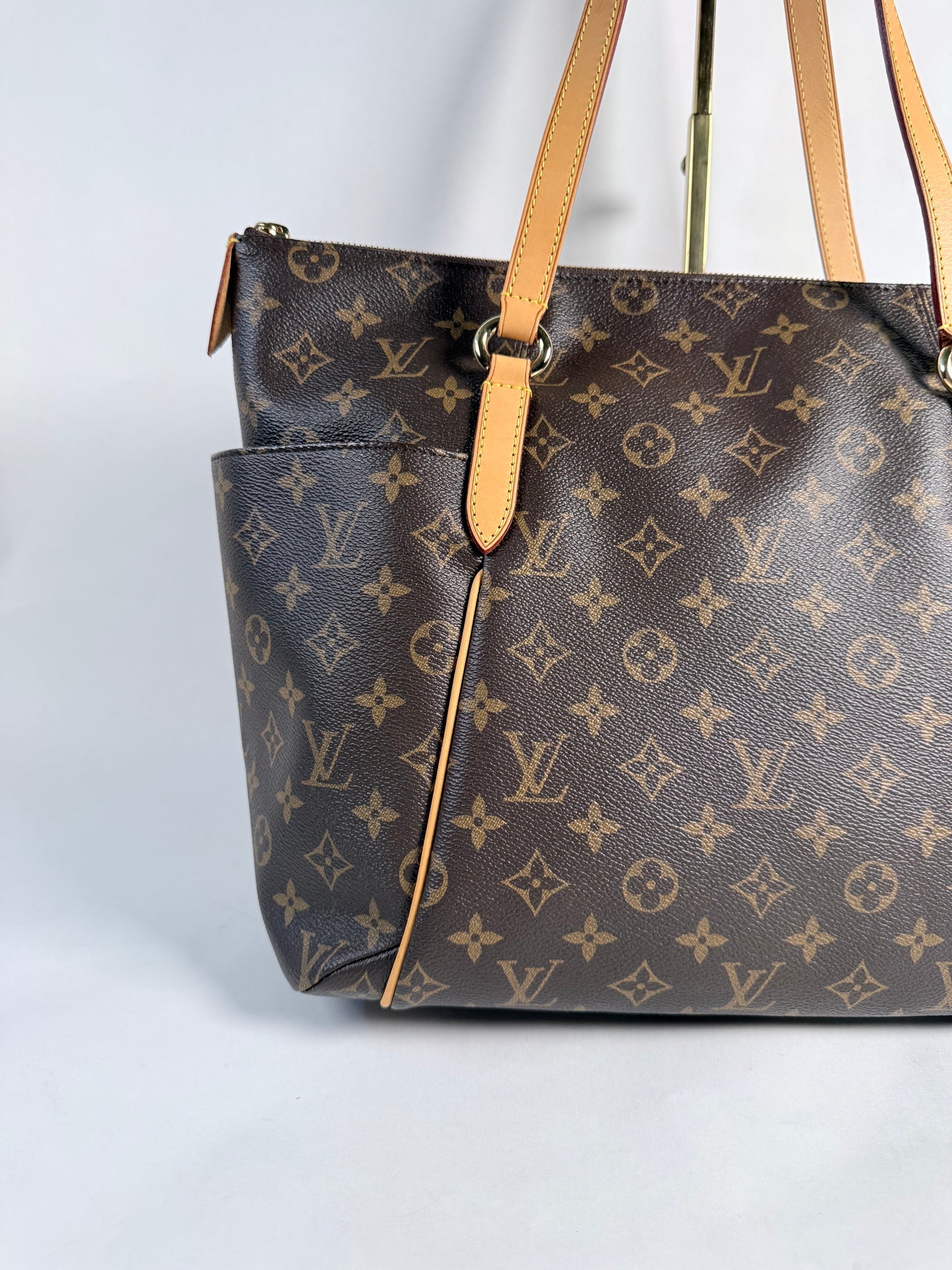 Louis Vuitton Totally MM Monogram Tote