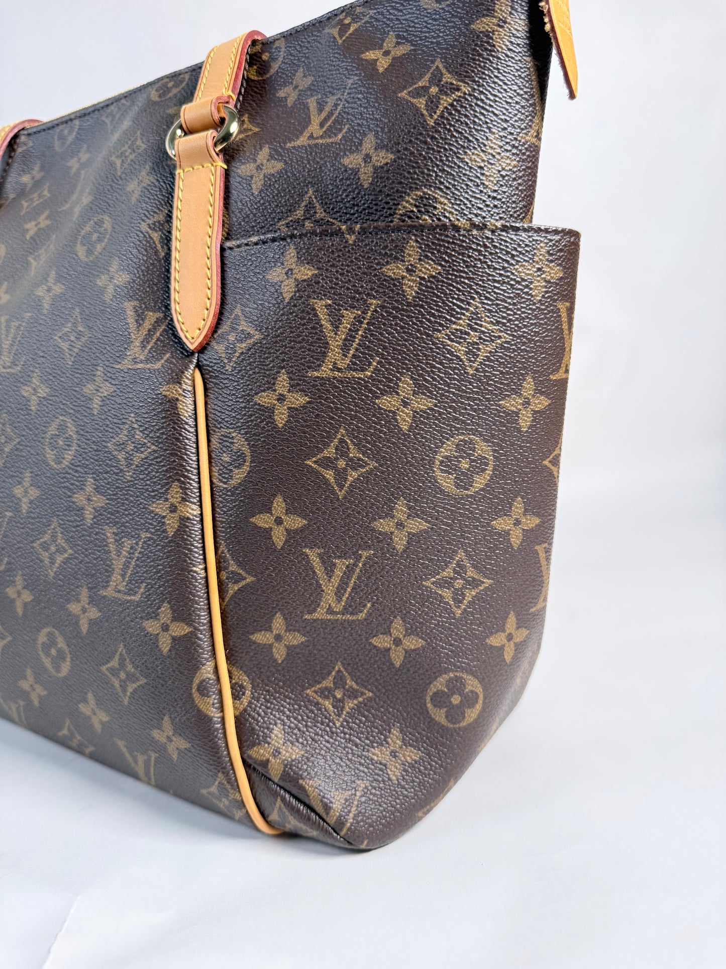 Louis Vuitton Totally MM Monogram Tote