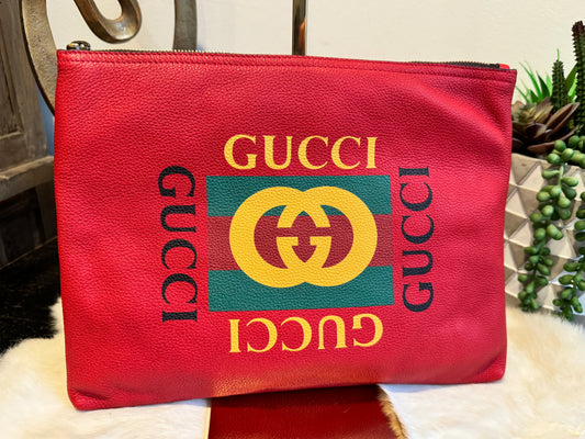Gucci Pebbled Leather Medium Logo Portfolio Clutch Hibiscus Red