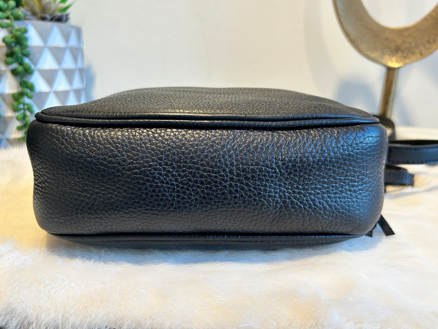 GUCCI Soho Disco Black Pebbled Camera Bag