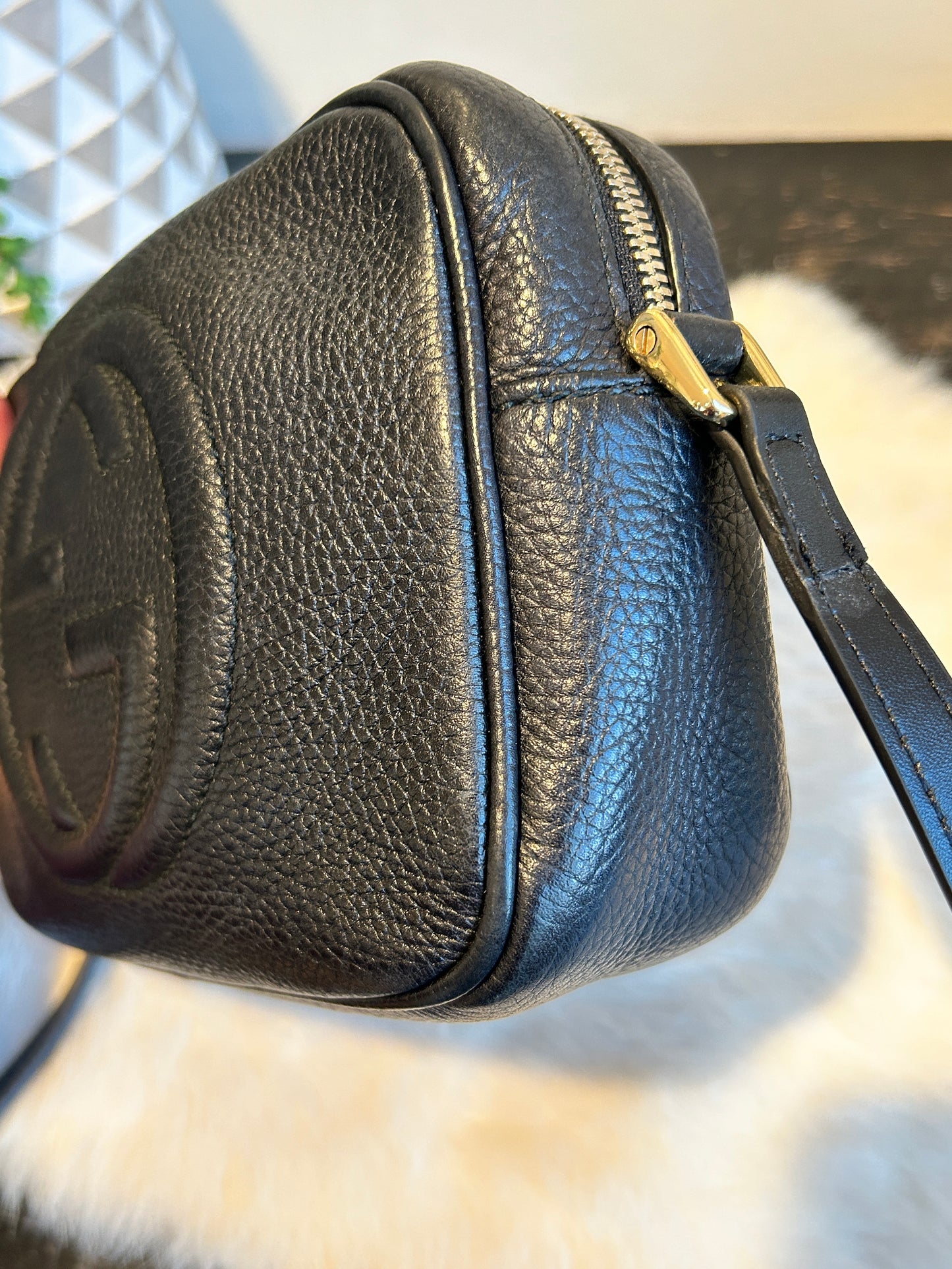 GUCCI Soho Disco Black Pebbled Camera Bag