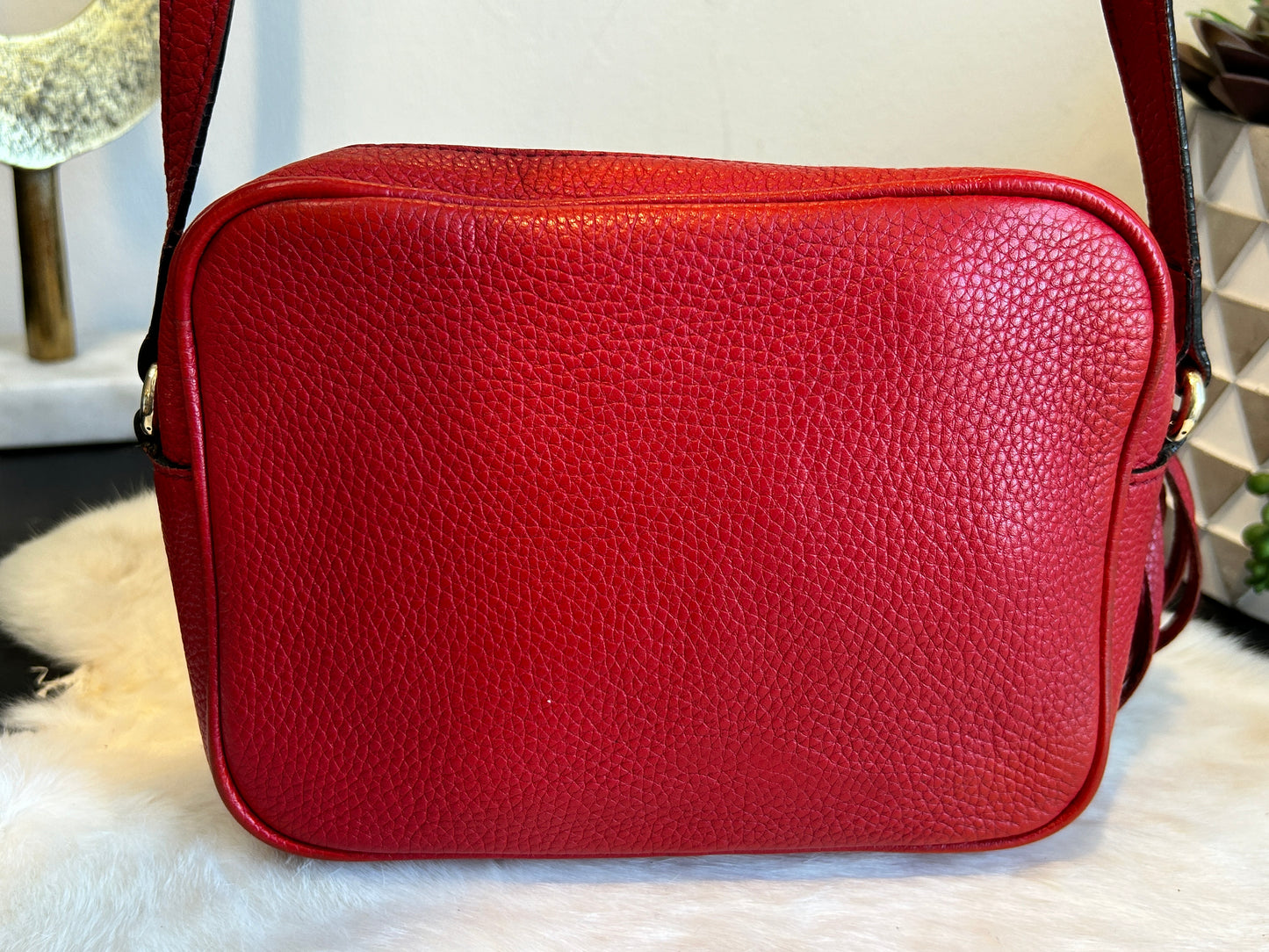 GUCCI Soho Disco Red Pebbled Camera Bag