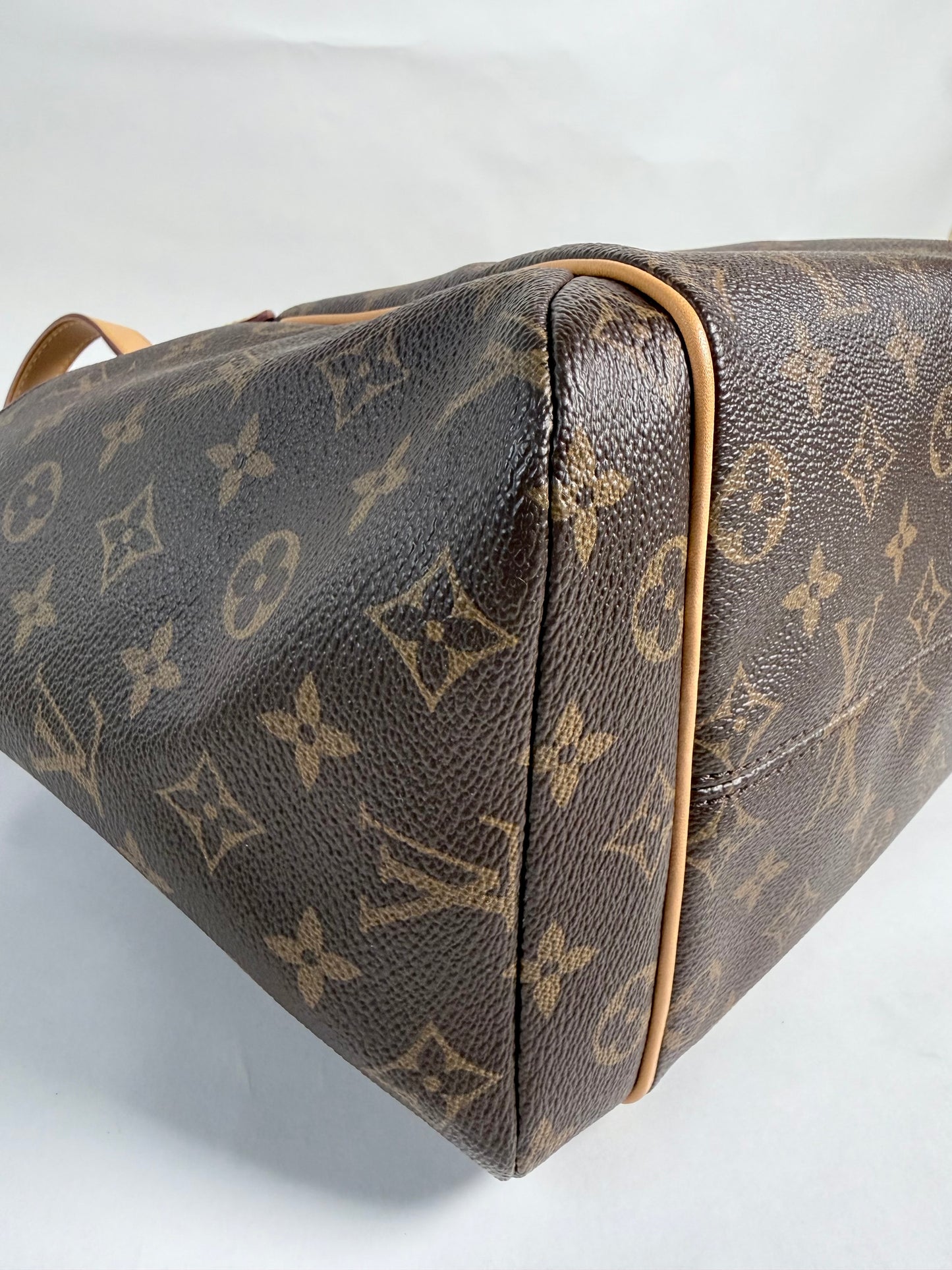 Louis Vuitton Totally MM Monogram Tote