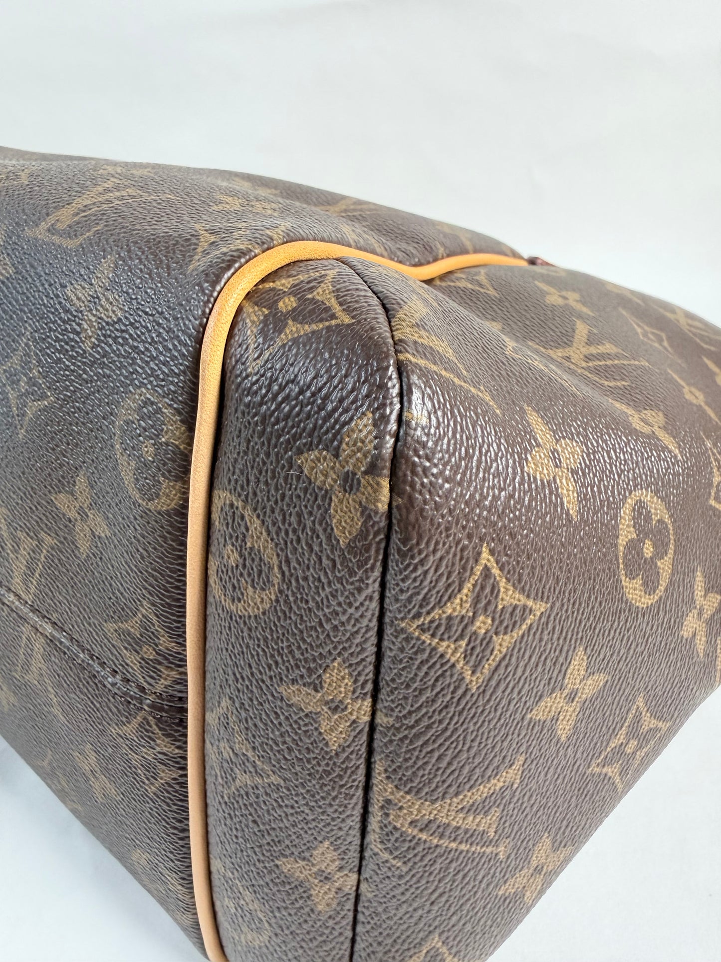 Louis Vuitton Totally MM Monogram Tote