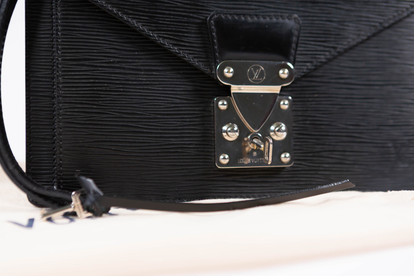 Louis Vuitton Epi Leather Pochette Sellier Dragonne Black Clutch
