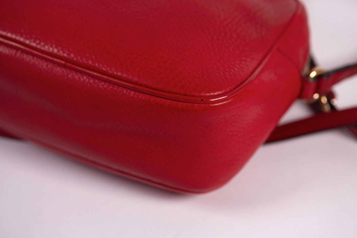 GUCCI Soho Disco Red Pebbled Camera Bag