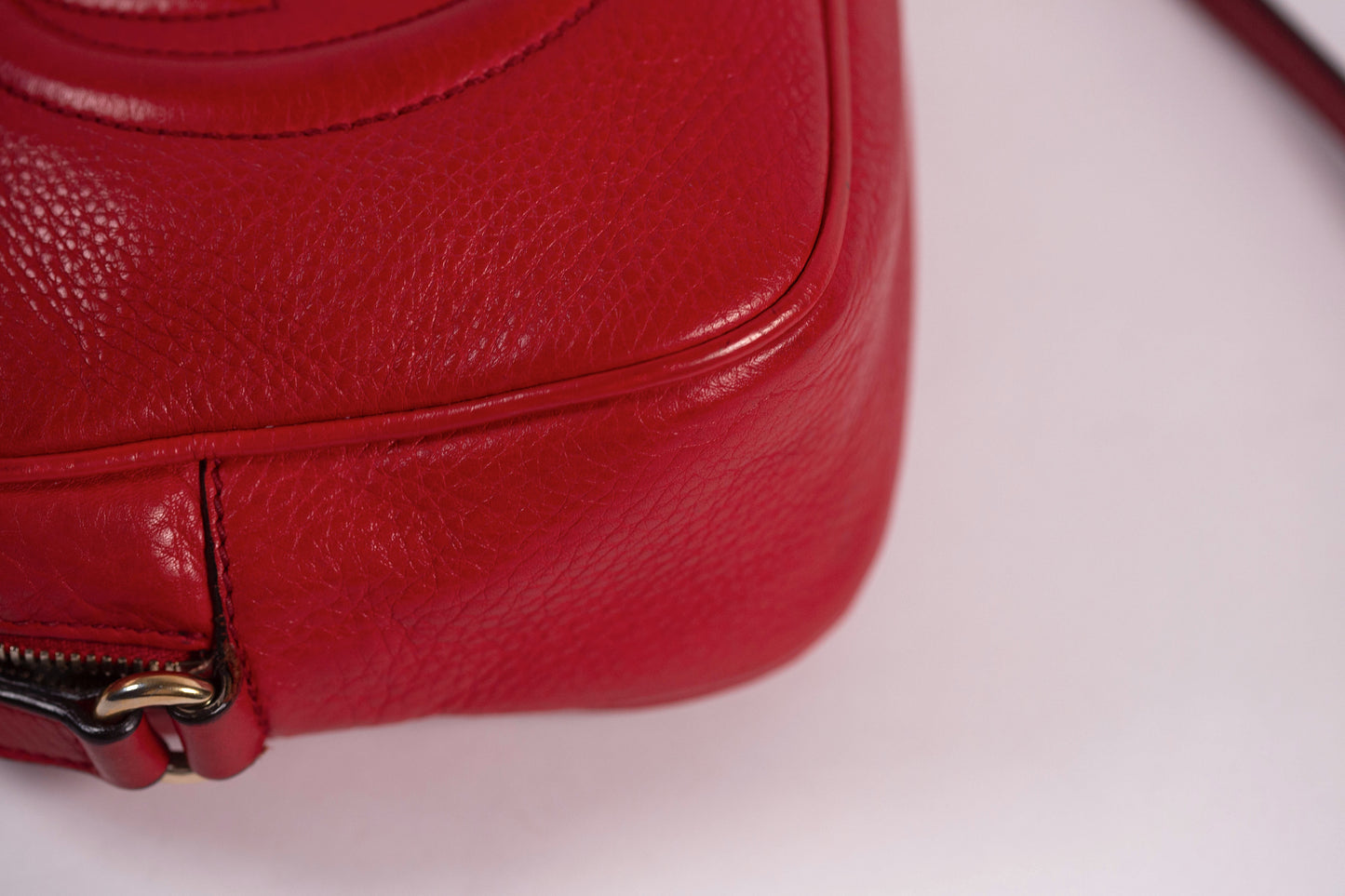 GUCCI Soho Disco Red Pebbled Camera Bag