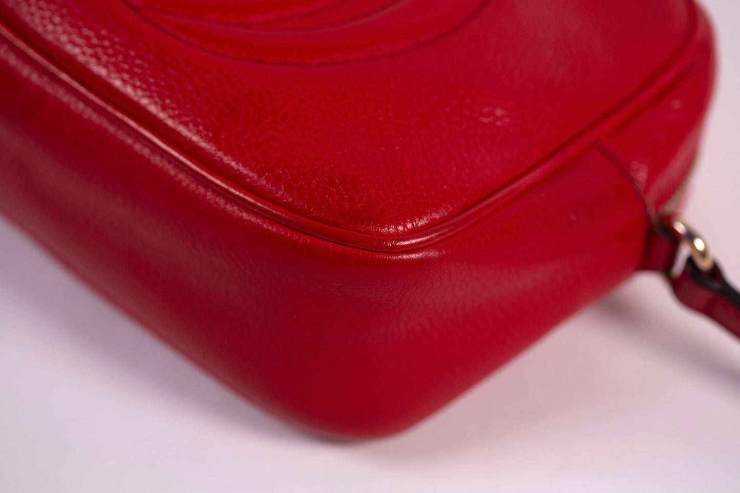 GUCCI Soho Disco Red Pebbled Camera Bag