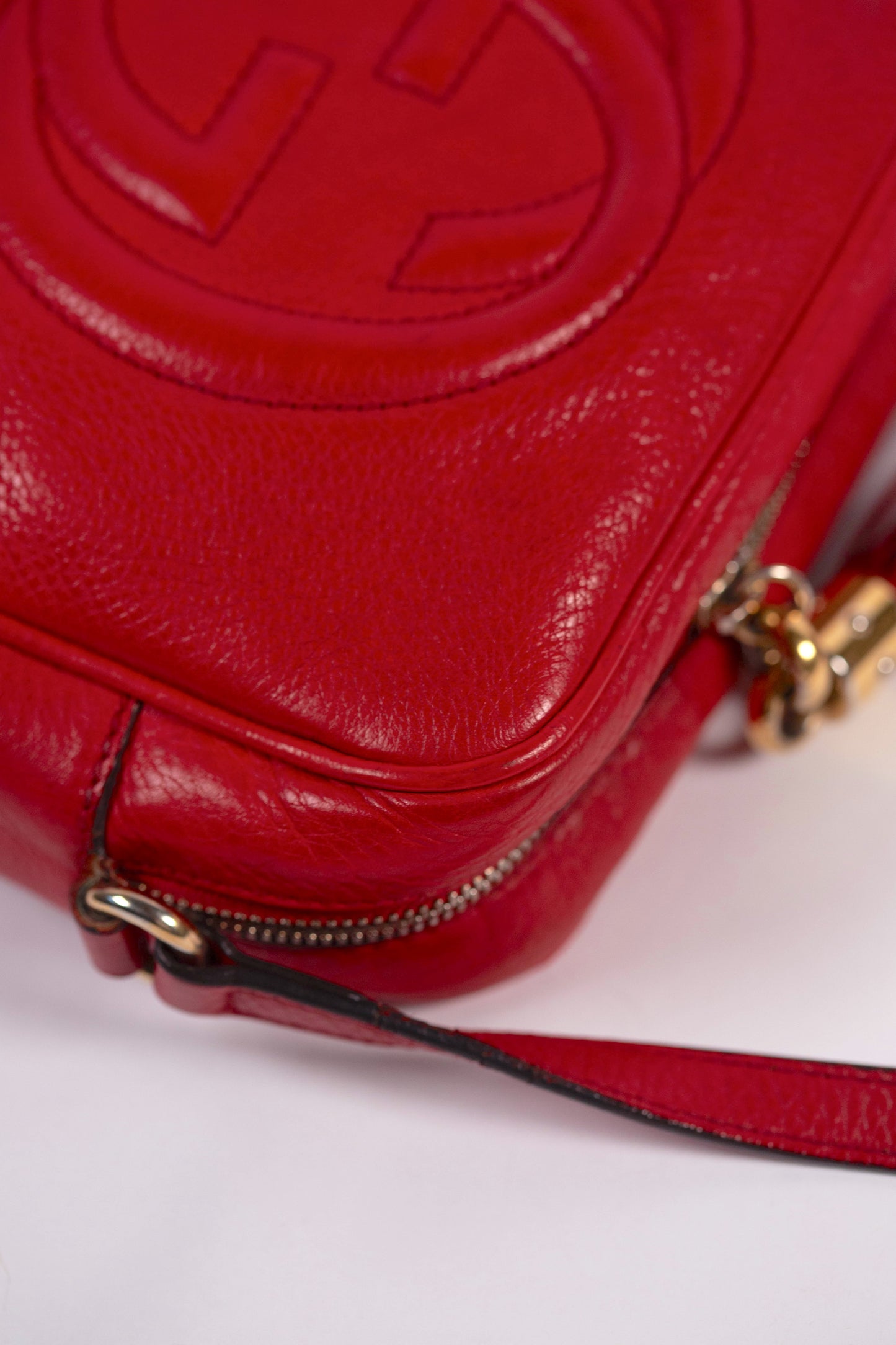 GUCCI Soho Disco Red Pebbled Camera Bag