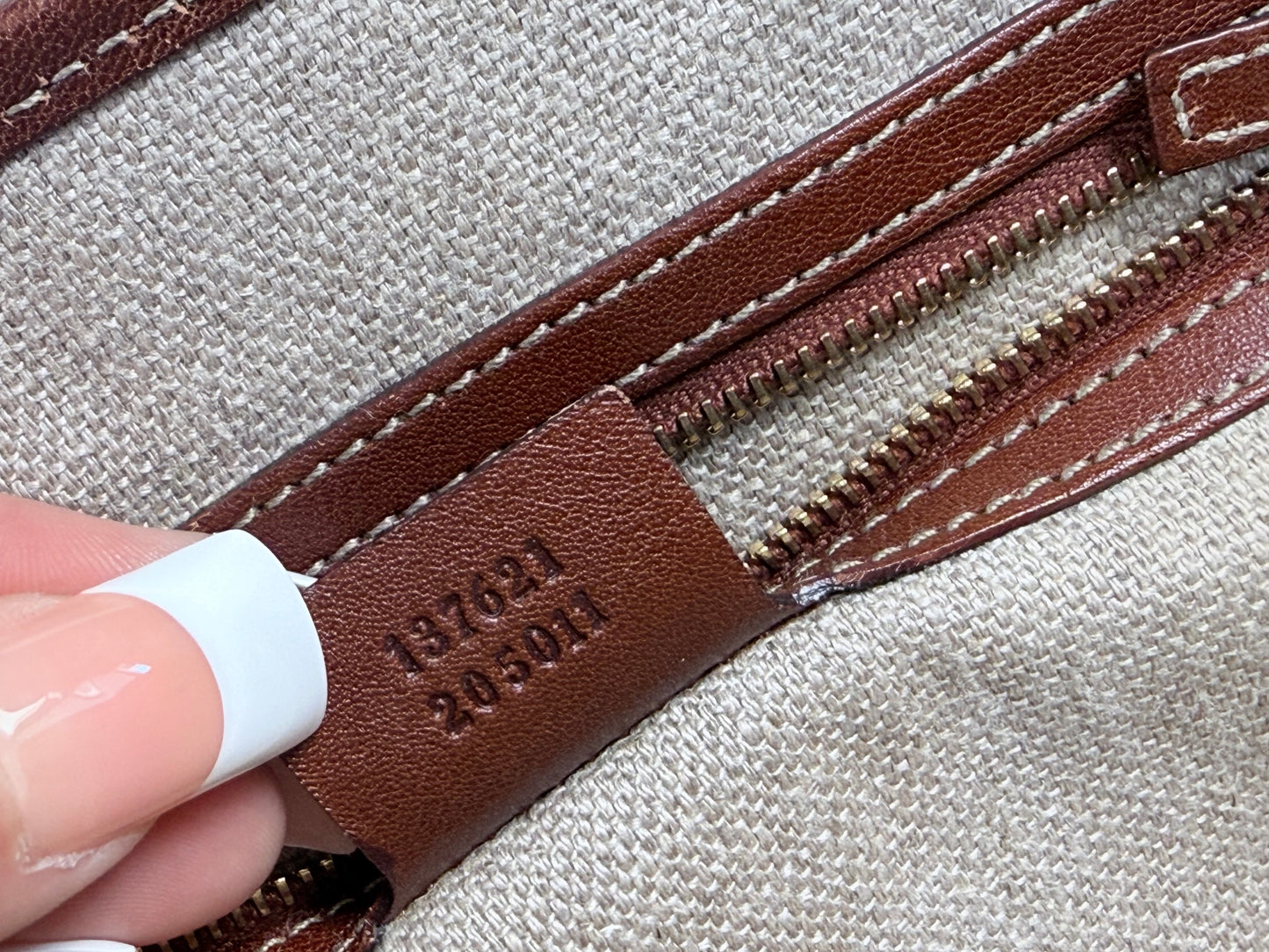 Gucci White Guccissima Suede Pelham Medium Shoulder Bag