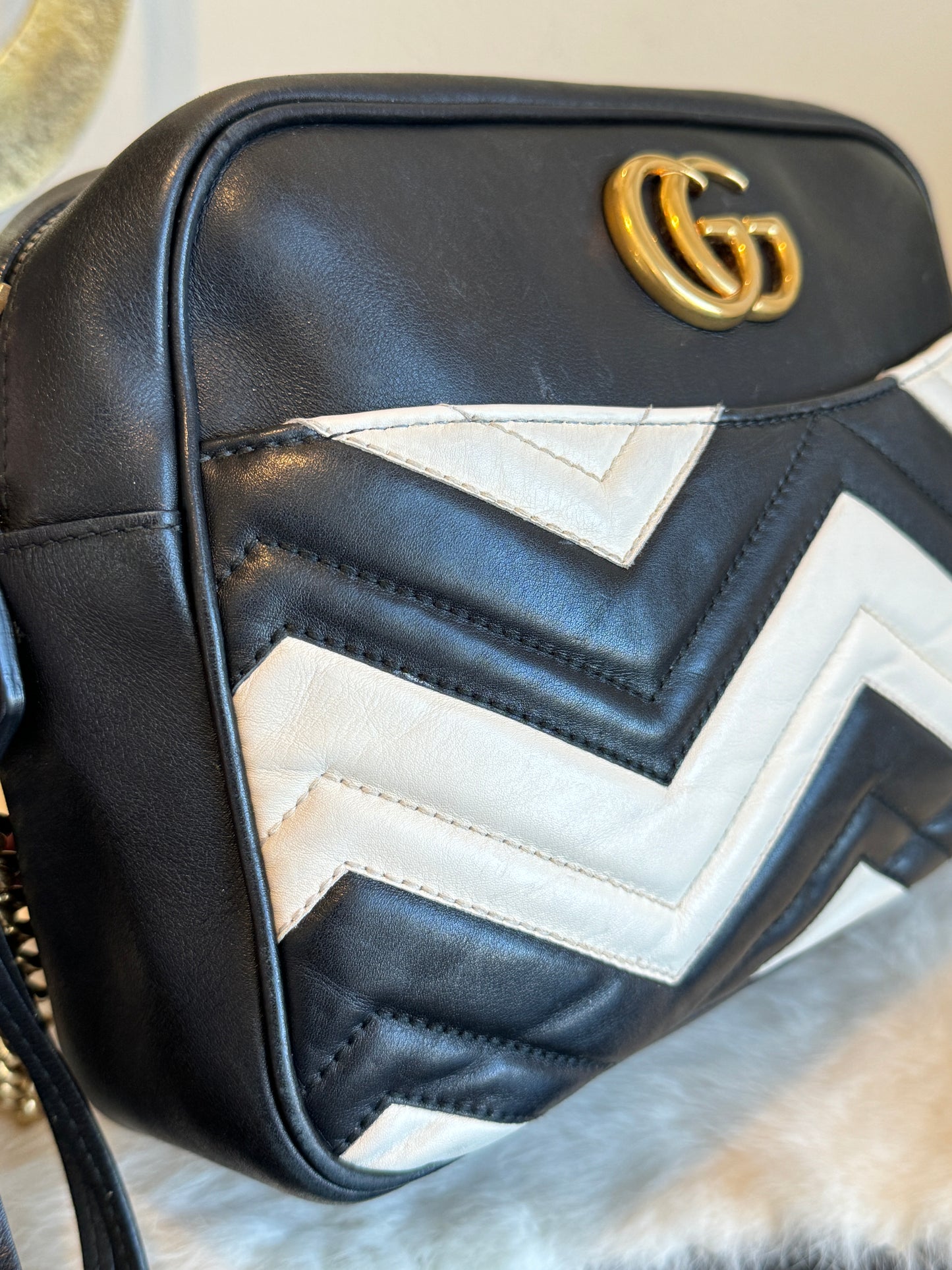 GUCCI Blk/Wht Chevron GG Marmont Medium Camera Bag