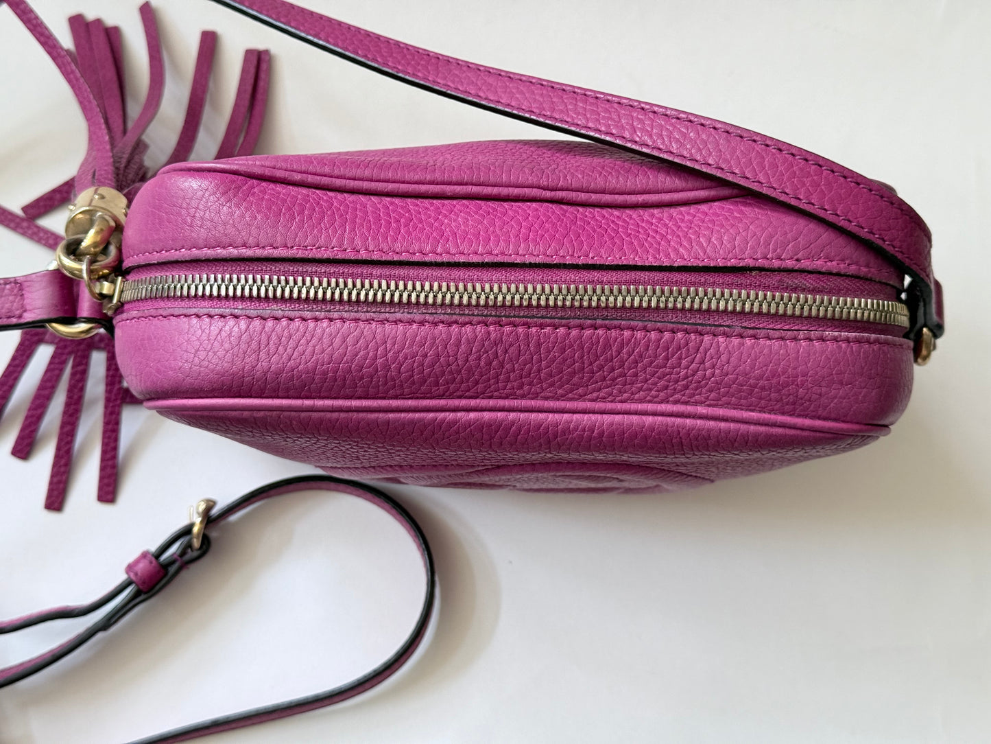 GUCCI Soho Disco Magenta Pink Pebbled Camera Bag