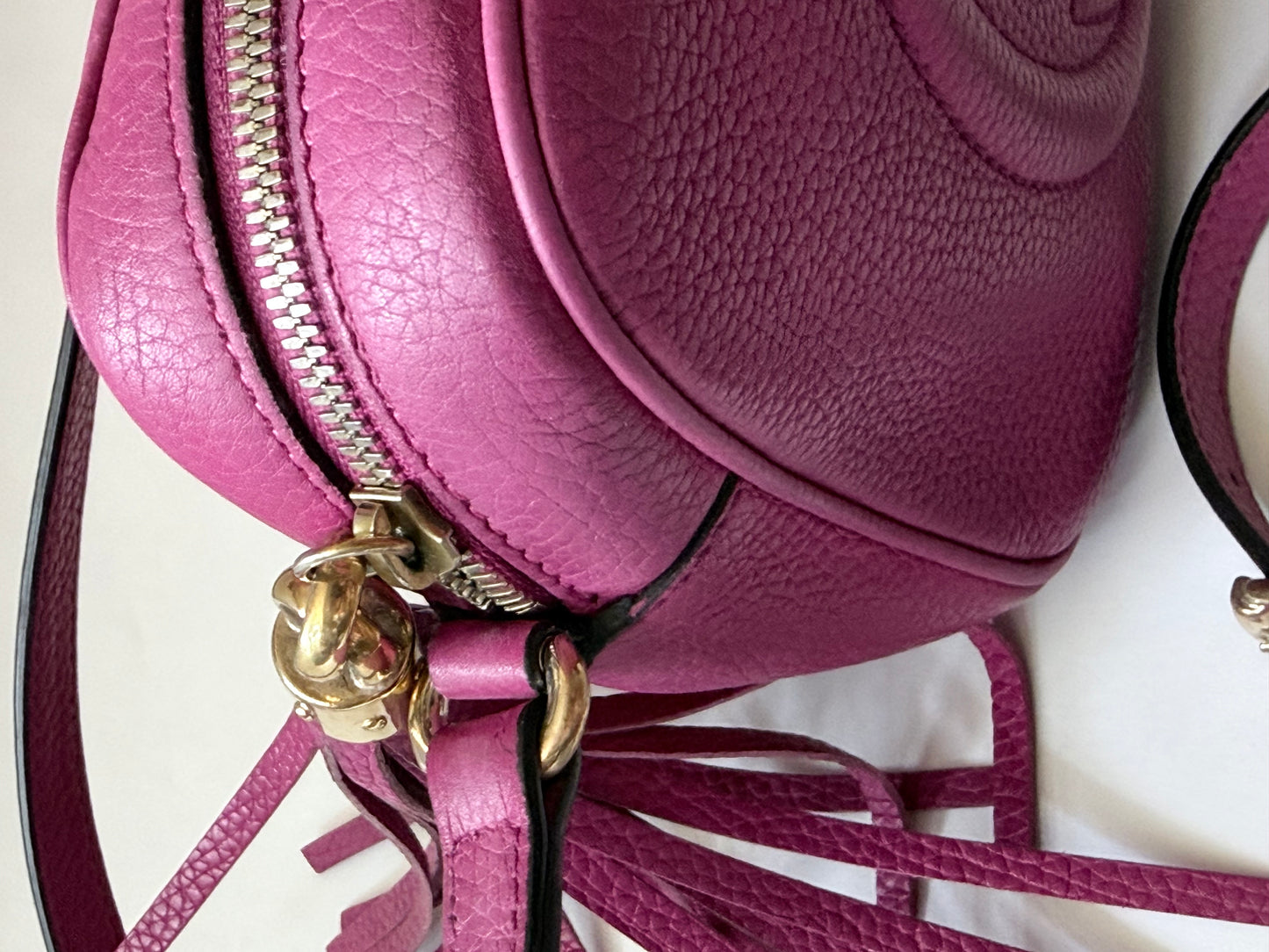 GUCCI Soho Disco Magenta Pink Pebbled Camera Bag