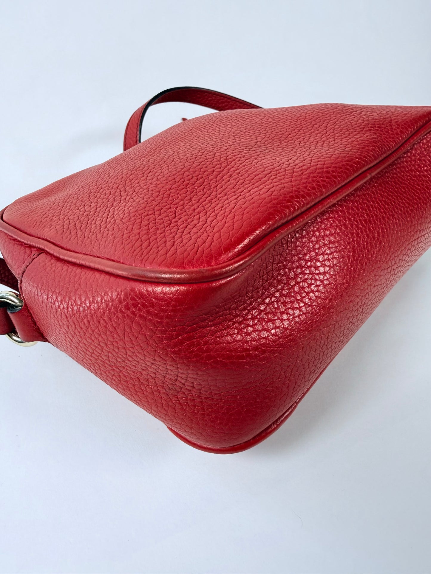 GUCCI Soho Disco Red Pebbled Camera Bag