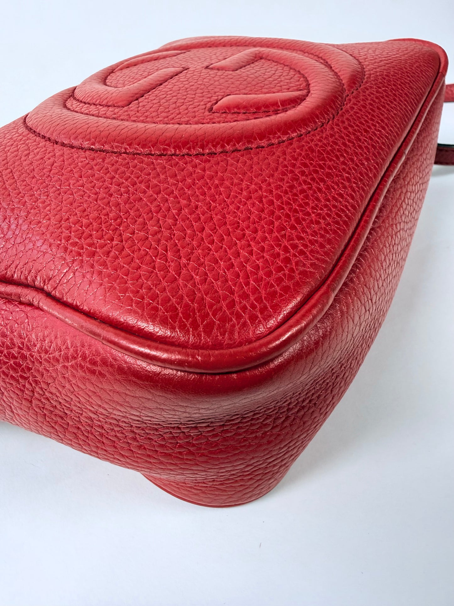 GUCCI Soho Disco Red Pebbled Camera Bag