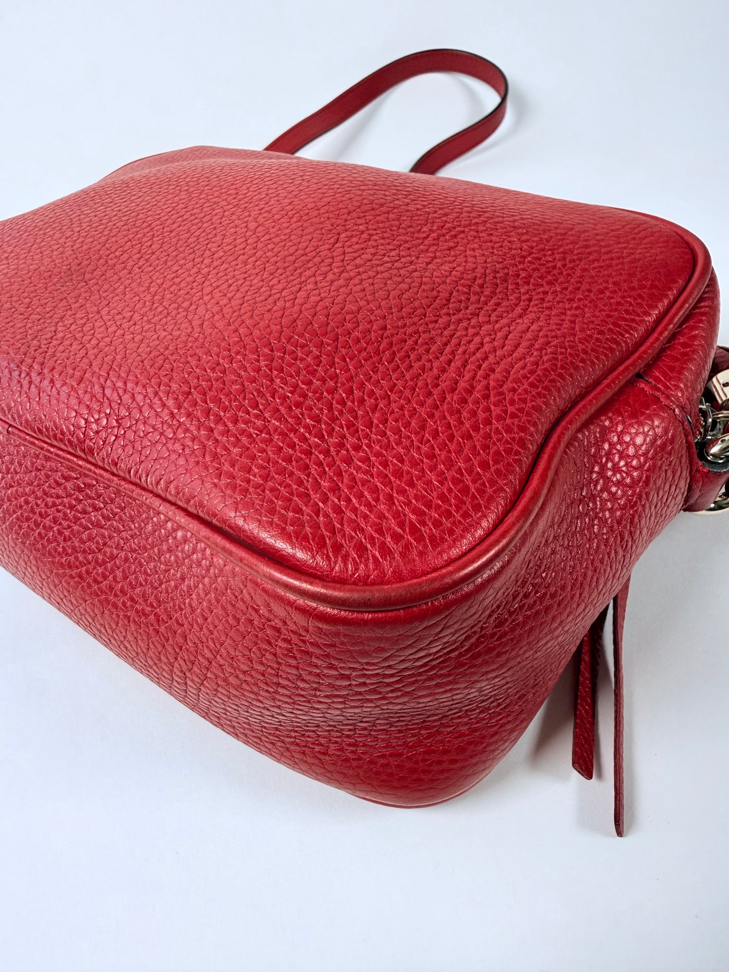 GUCCI Soho Disco Red Pebbled Camera Bag