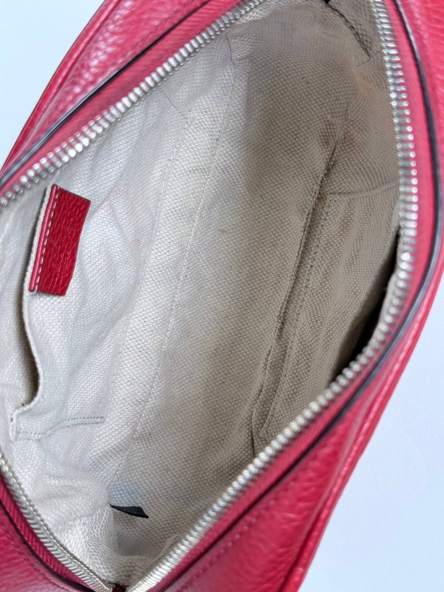 GUCCI Soho Disco Red Pebbled Camera Bag