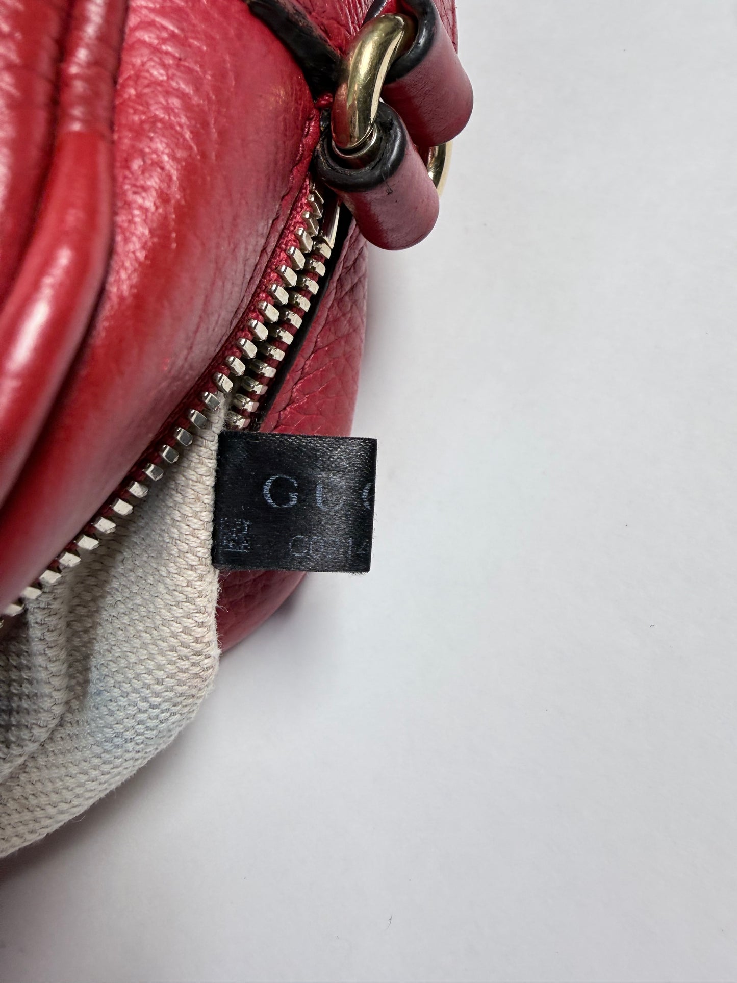GUCCI Soho Disco Red Pebbled Camera Bag