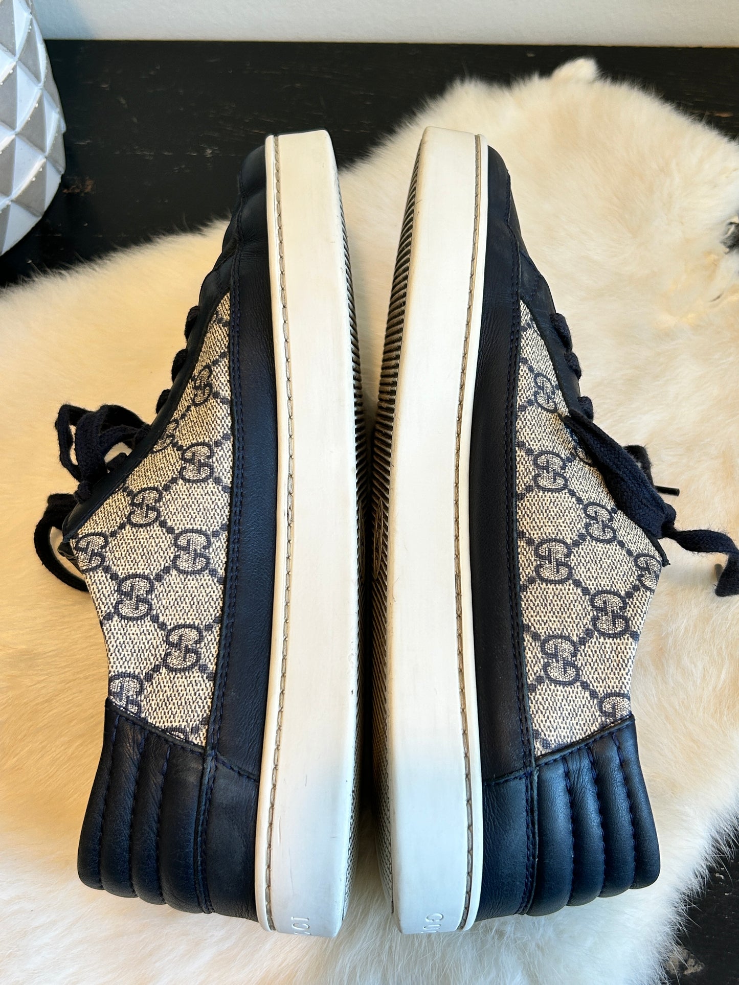 GUCCI GG Supreme Canvas Navy Sneakers Mens 7EU (40EU Women's)