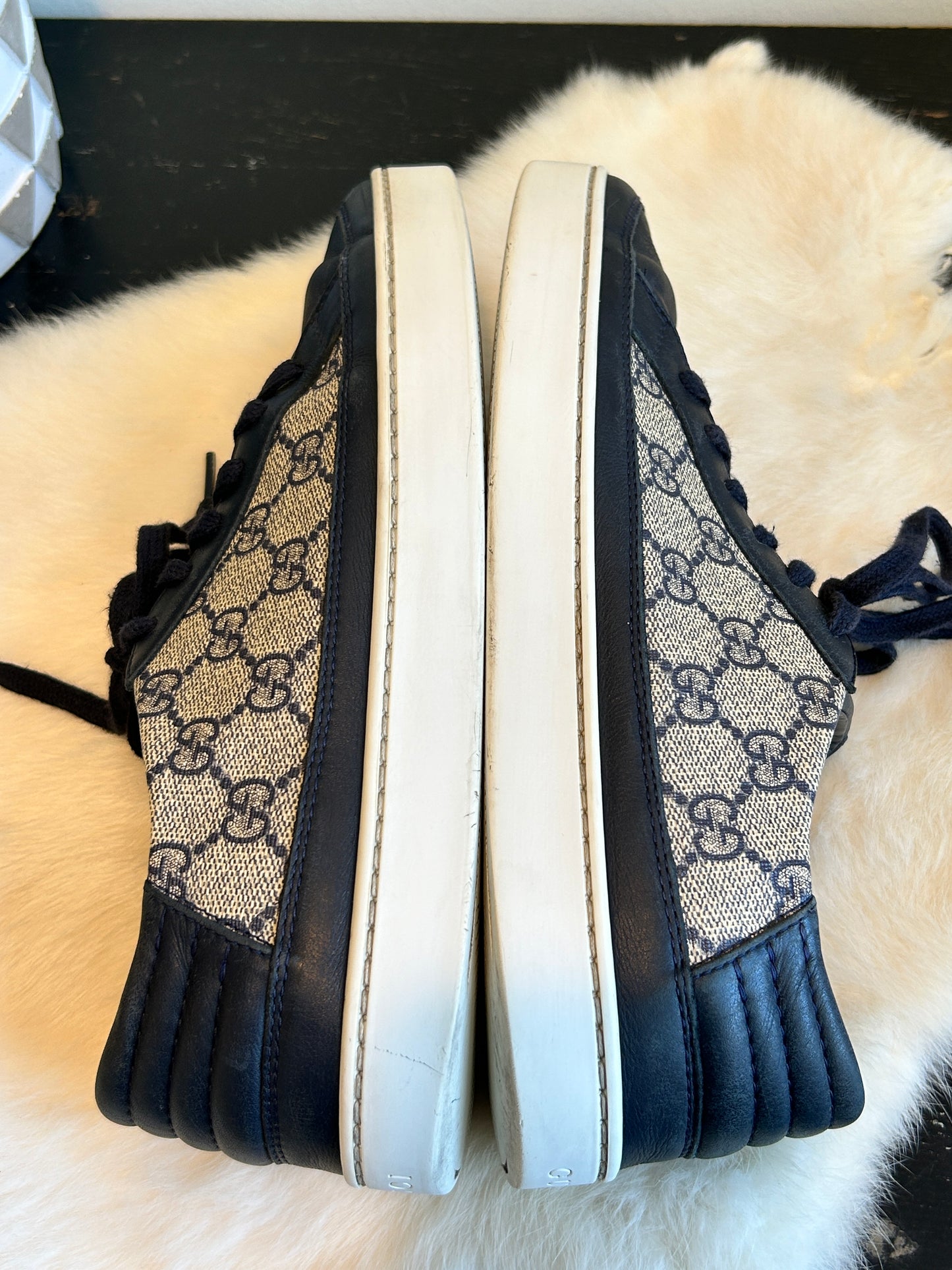 GUCCI GG Supreme Canvas Navy Sneakers Mens 7EU (40EU Women's)