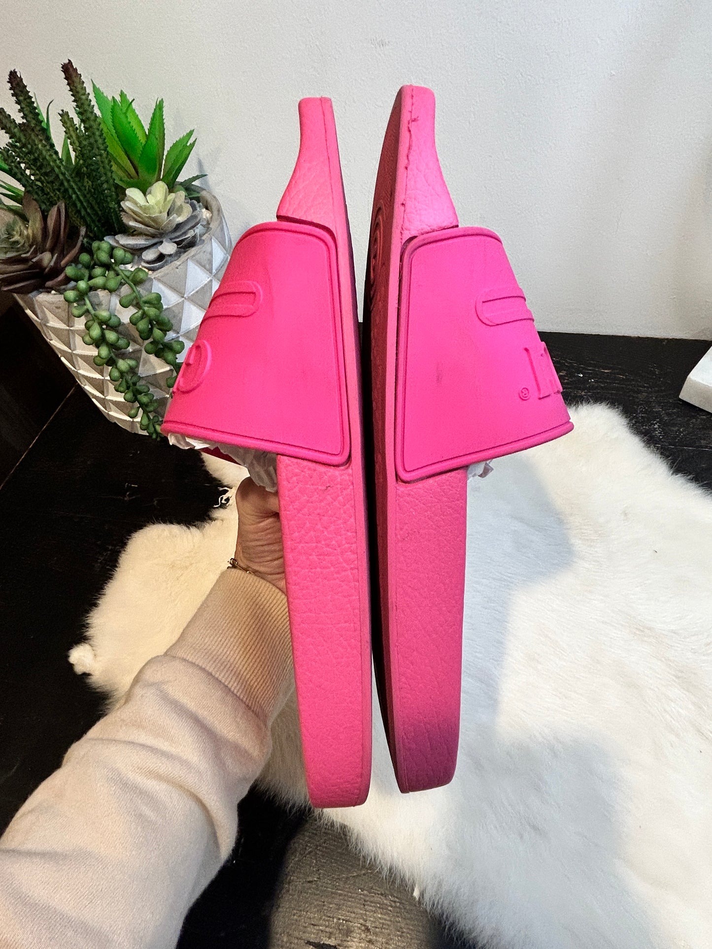 GUCCI Interlocking Logo Fuschia 8EU (41EU)