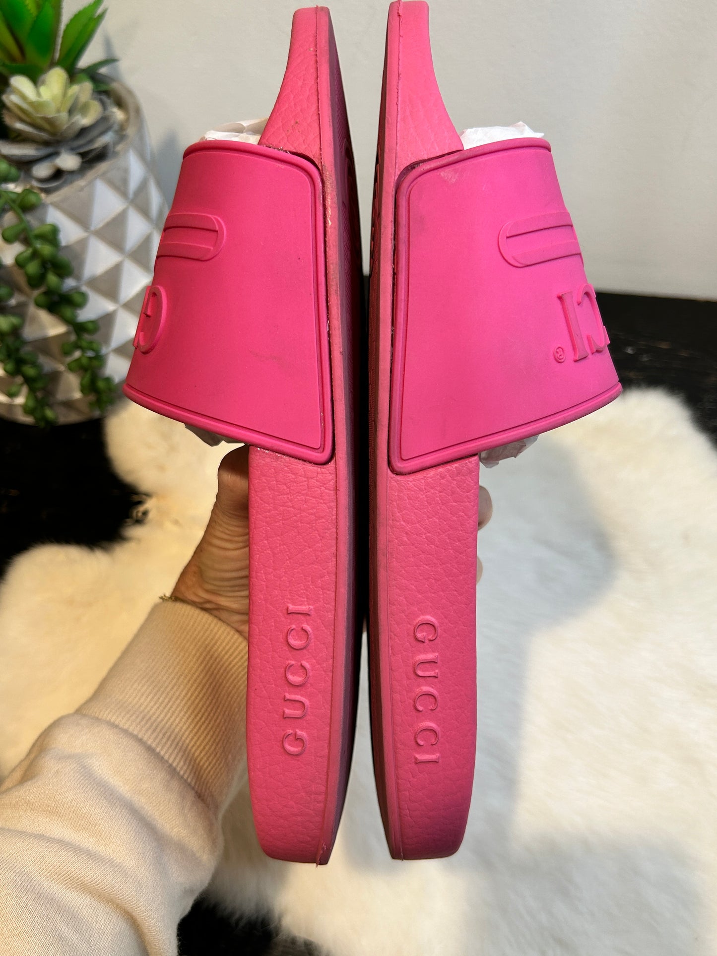 GUCCI Interlocking Logo Fuschia 8EU (41EU)