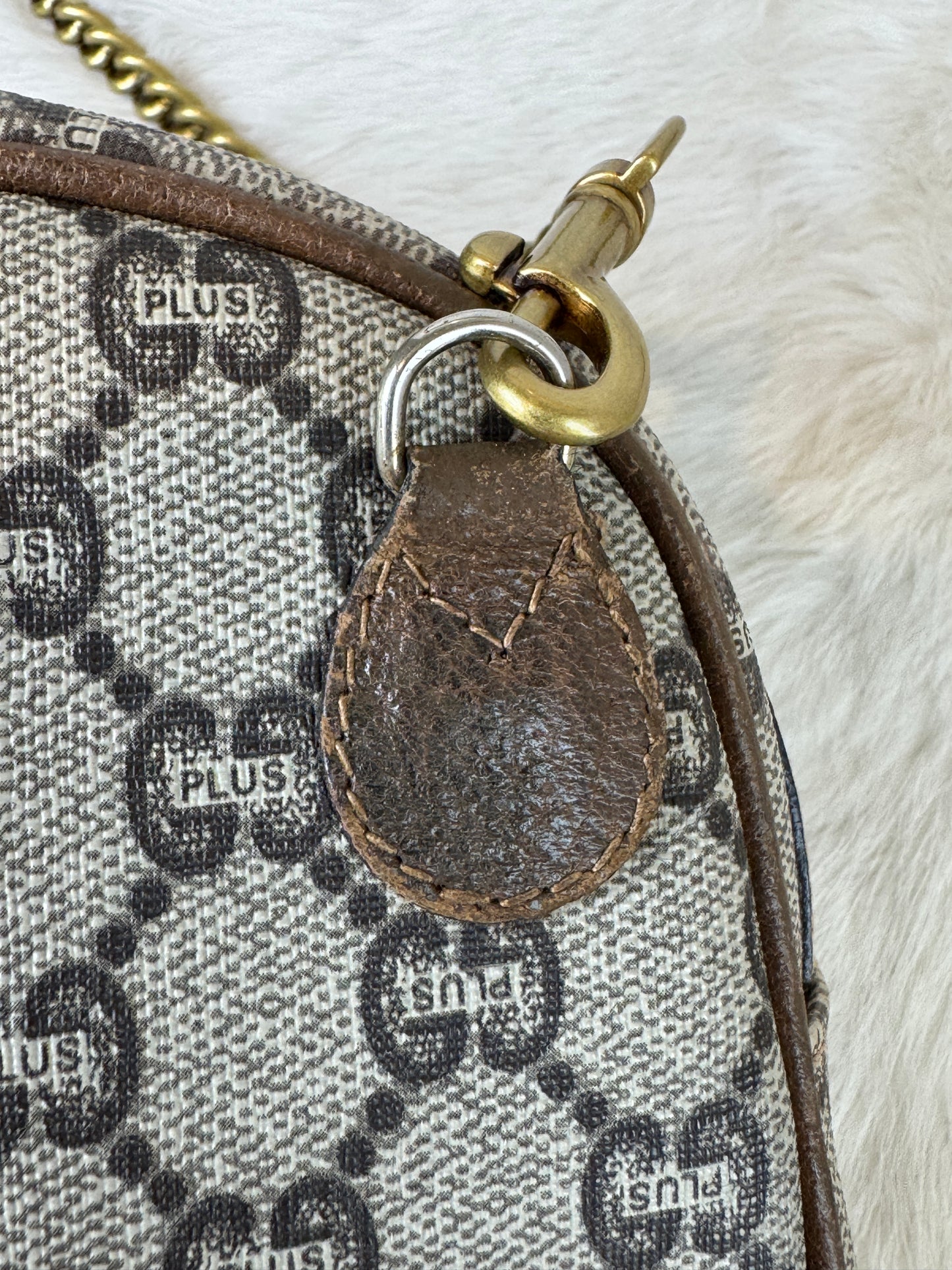 GUCCI Plus Mini Crossbody Chain Strap