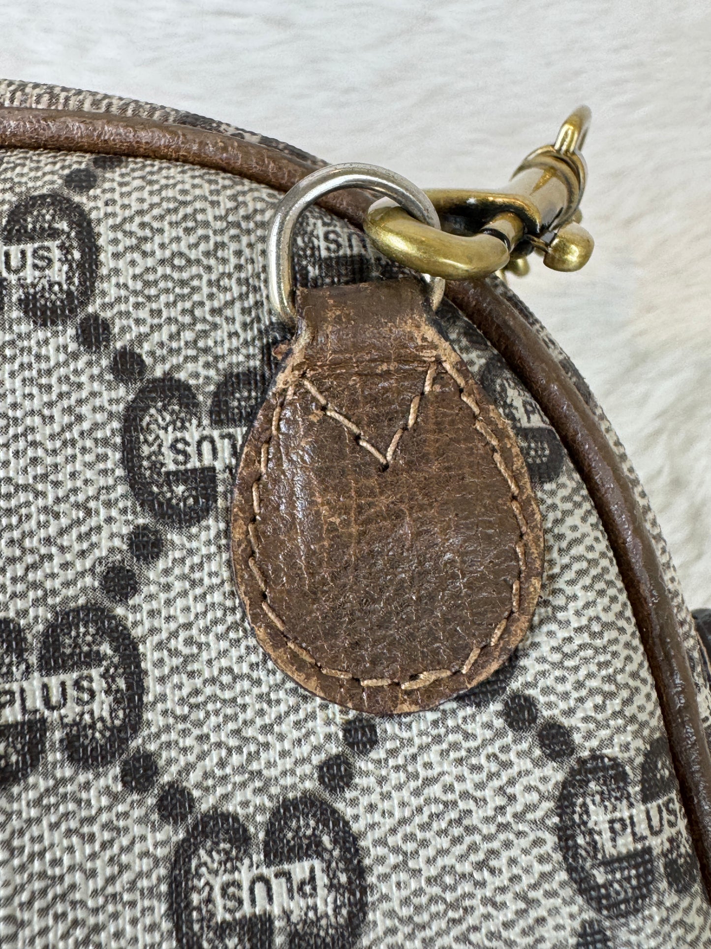 GUCCI Plus Mini Crossbody Chain Strap