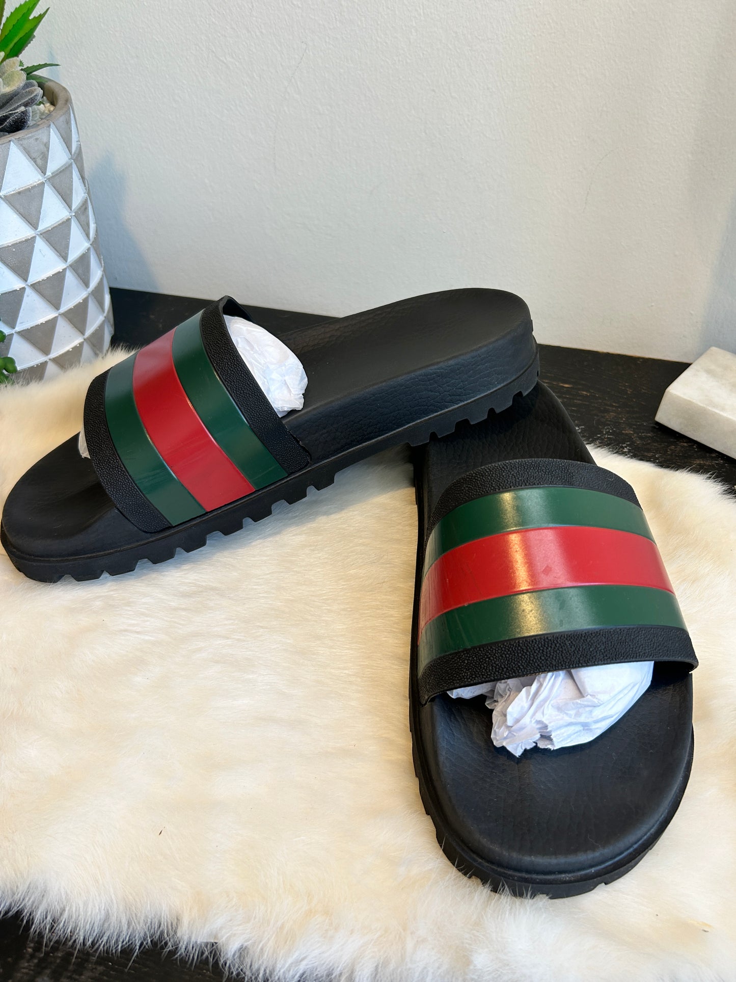 GUCCI Pursuit Web Logo Black 11EU