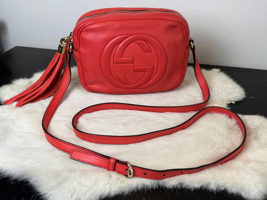 GUCCI Soho Disco Coral Pebbled Camera Bag