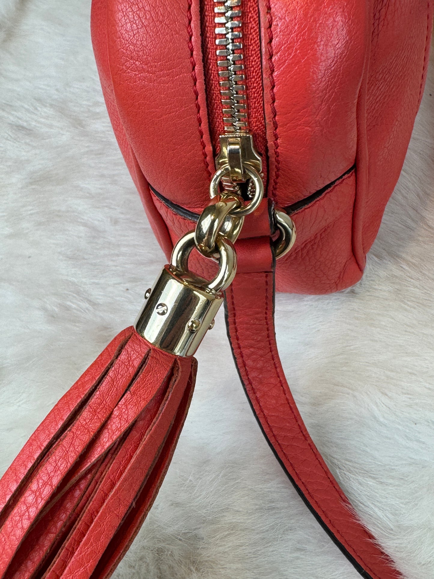 GUCCI Soho Disco Coral Pebbled Camera Bag