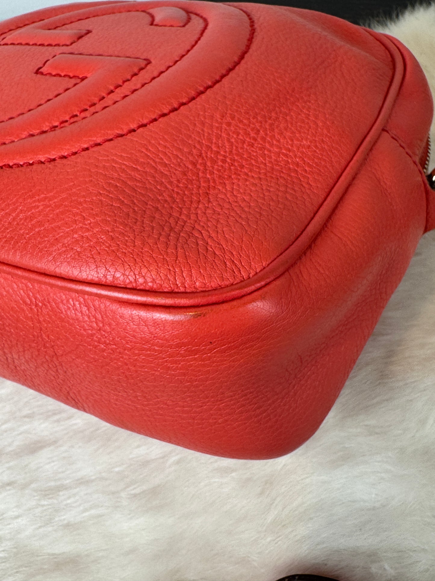 GUCCI Soho Disco Coral Pebbled Camera Bag