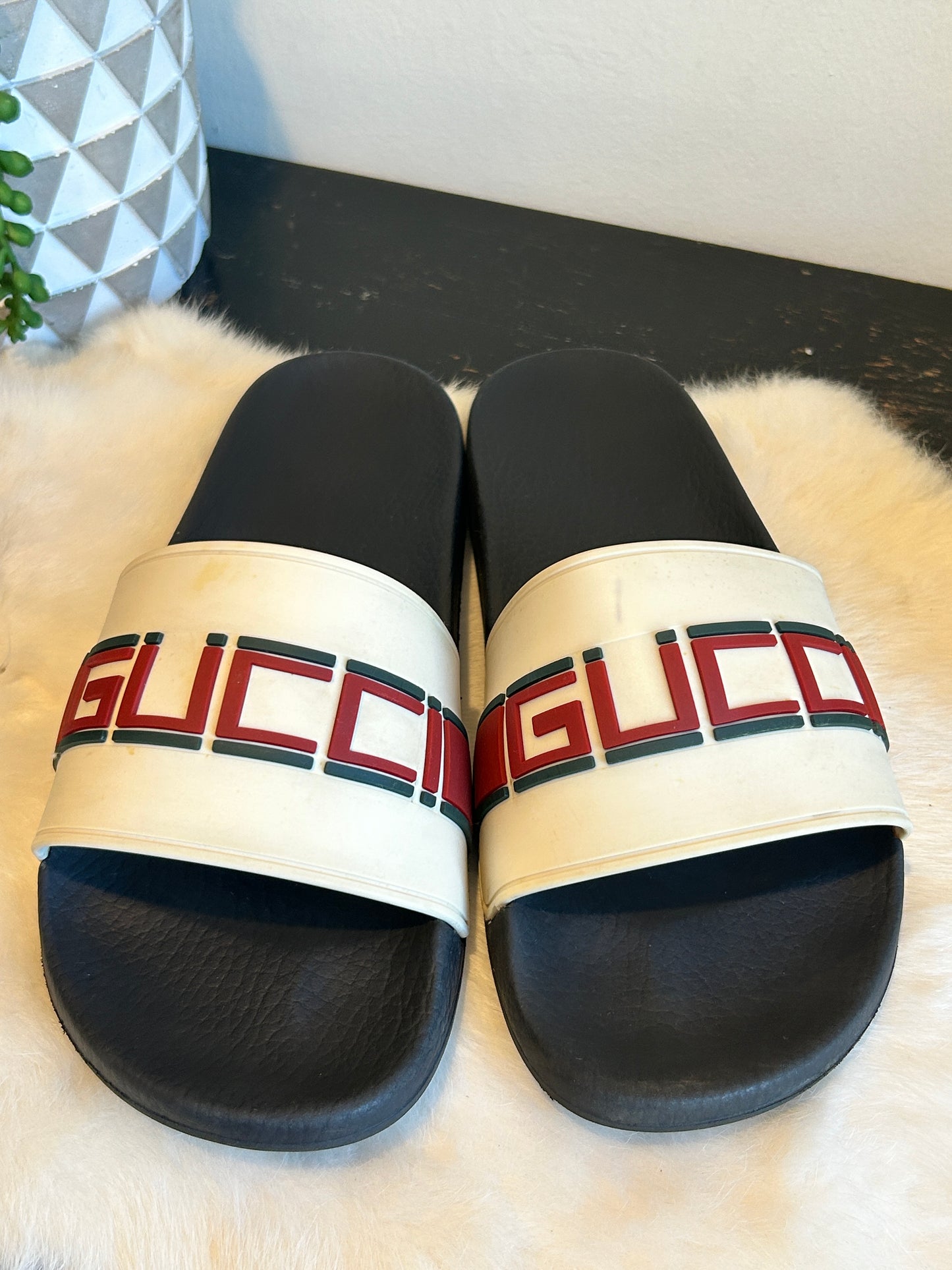 GUCCI Pursuit Logo White 8EU (41EU)