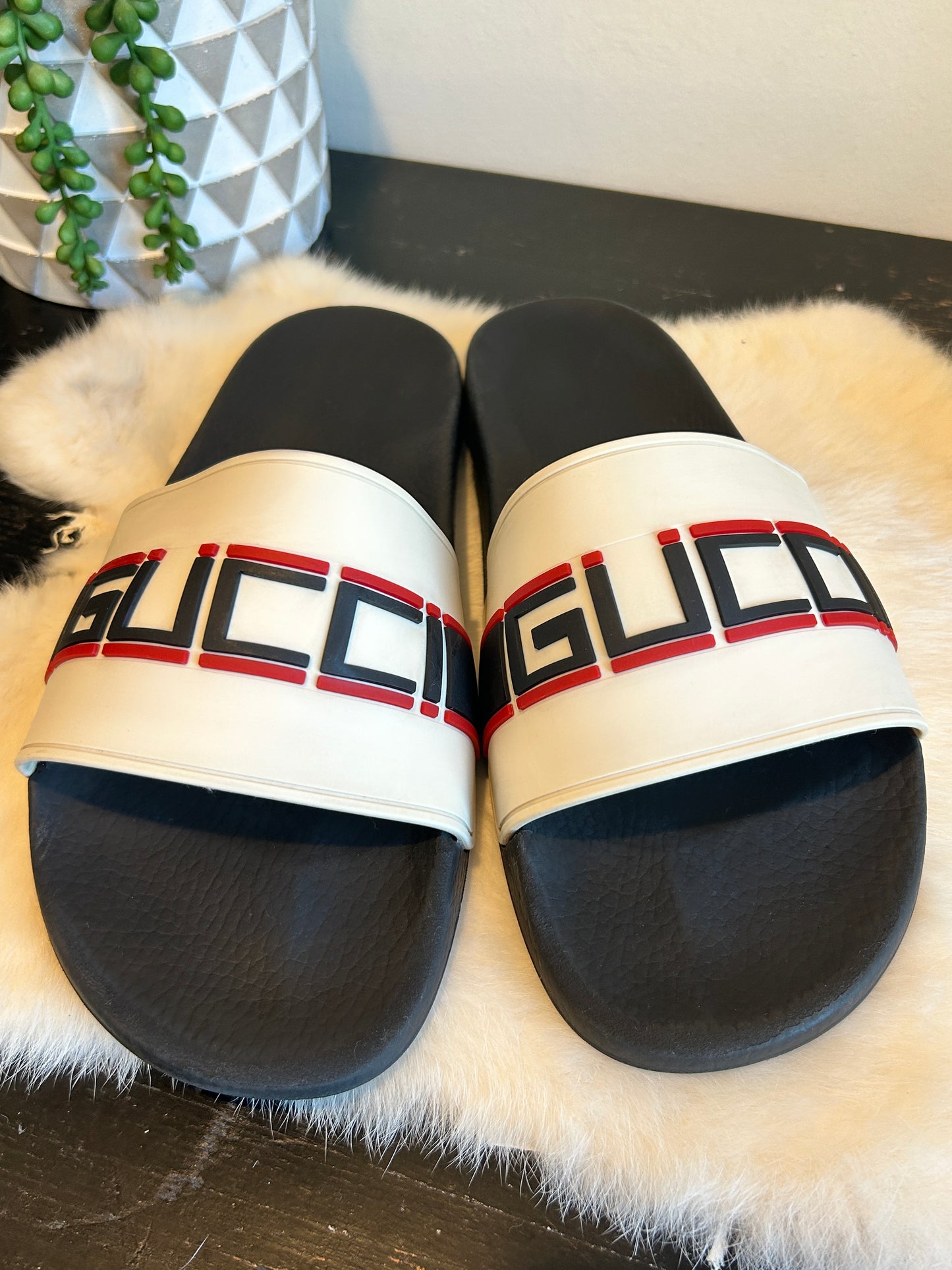 GUCCI Pursuit Logo White 11EU