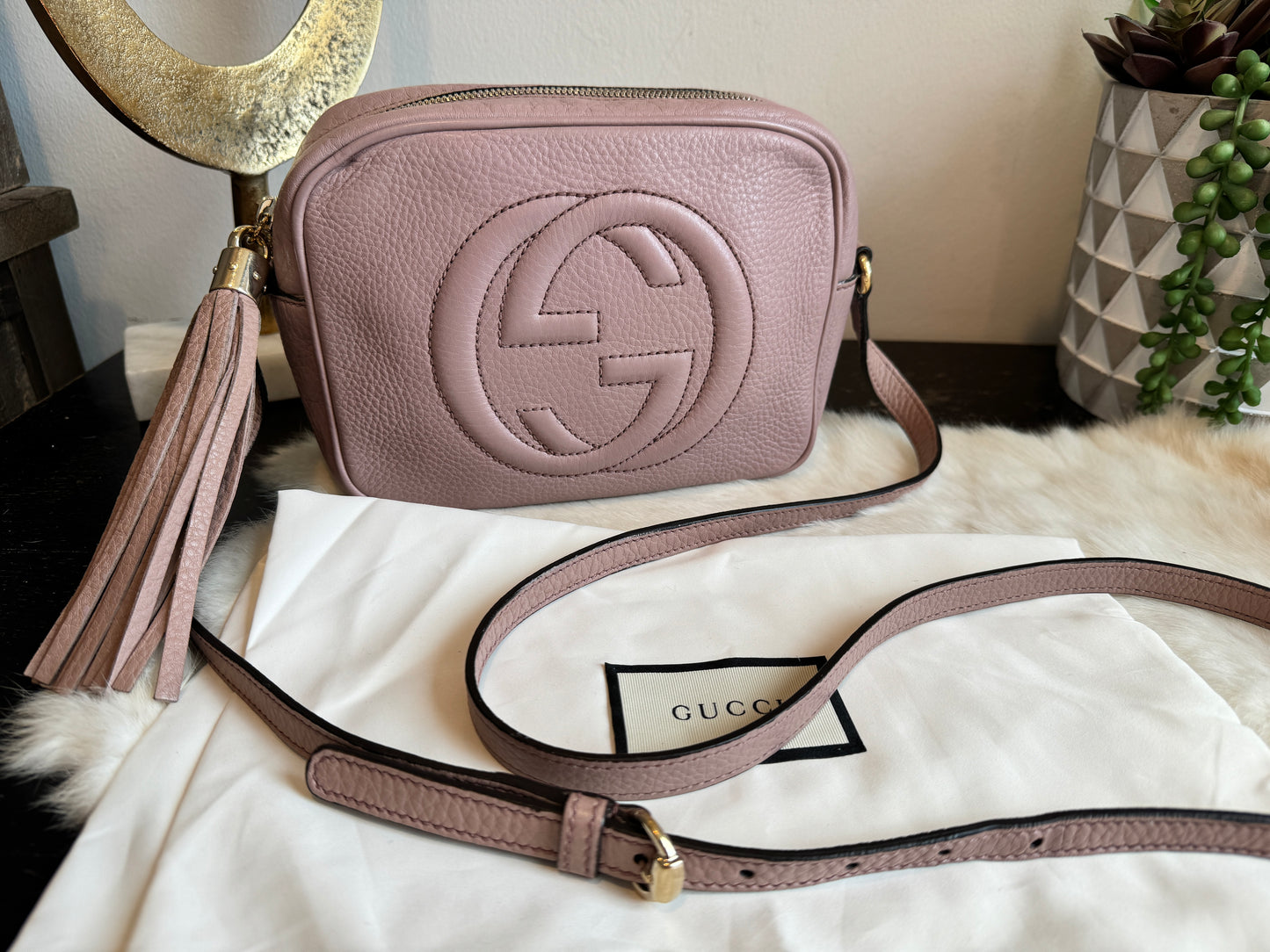 GUCCI Soho Disco Blush Pebbled Camera Bag