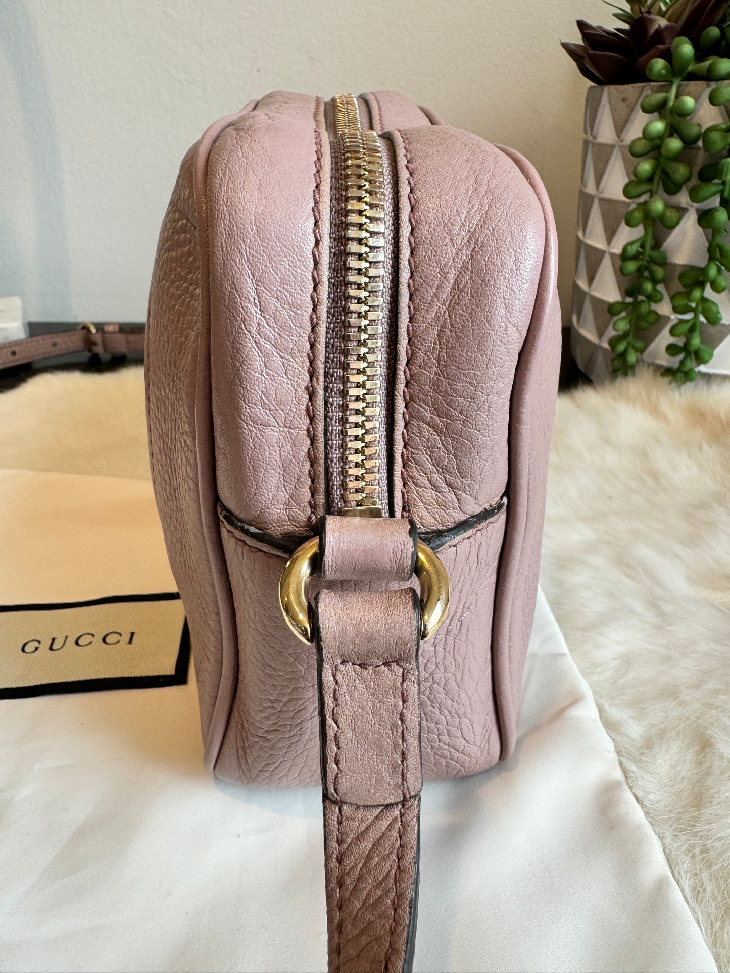 GUCCI Soho Disco Blush Pebbled Camera Bag