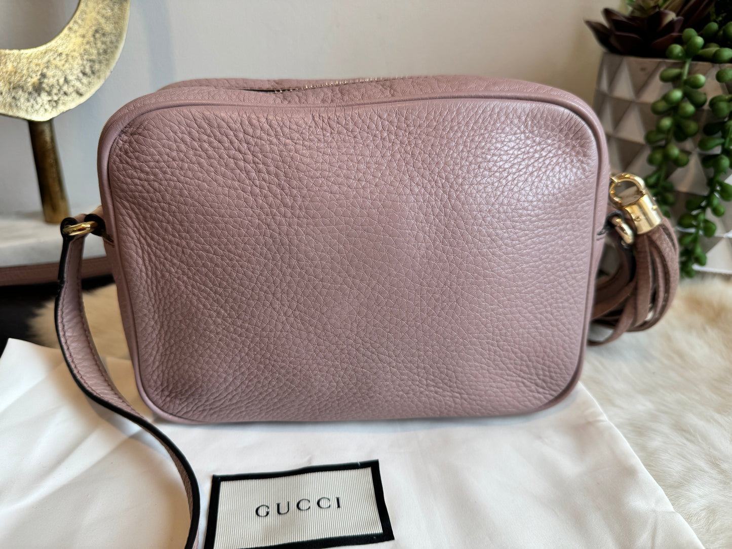 GUCCI Soho Disco Blush Pebbled Camera Bag