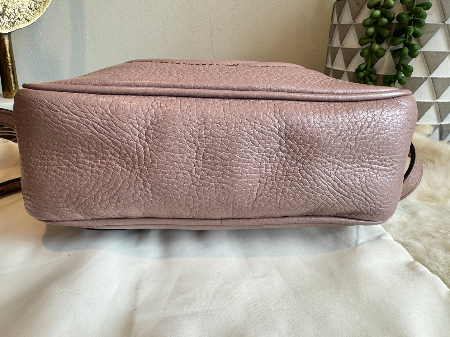 GUCCI Soho Disco Blush Pebbled Camera Bag