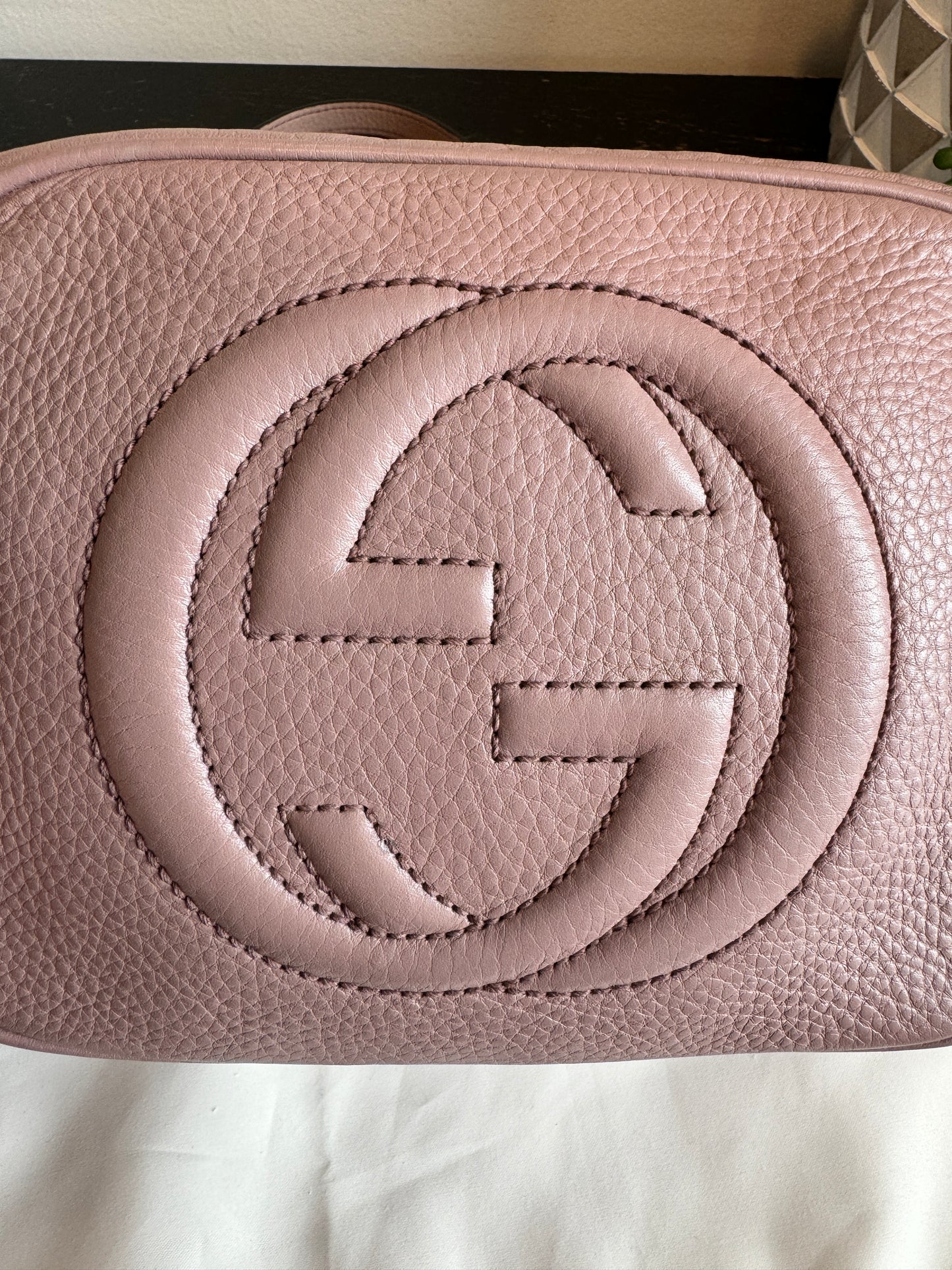 GUCCI Soho Disco Blush Pebbled Camera Bag