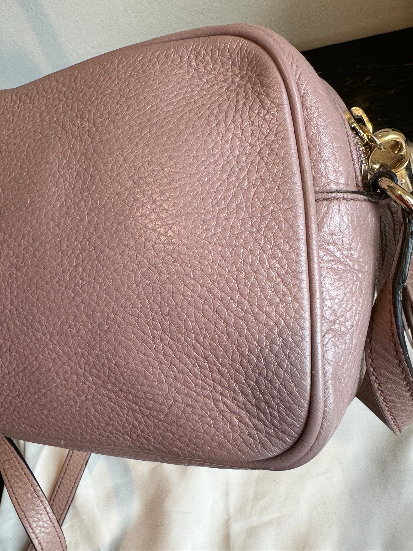 GUCCI Soho Disco Blush Pebbled Camera Bag