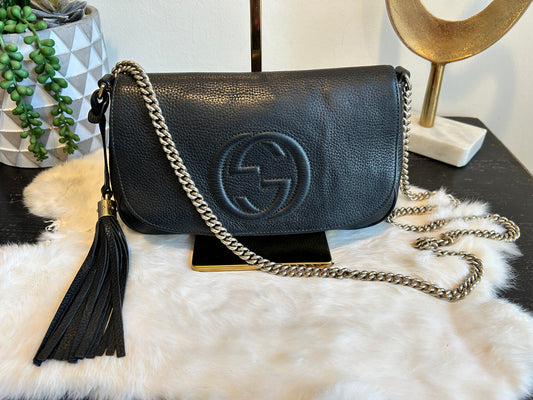 GUCCI Black Pebbled Calfskin Med Soho Flap Bag