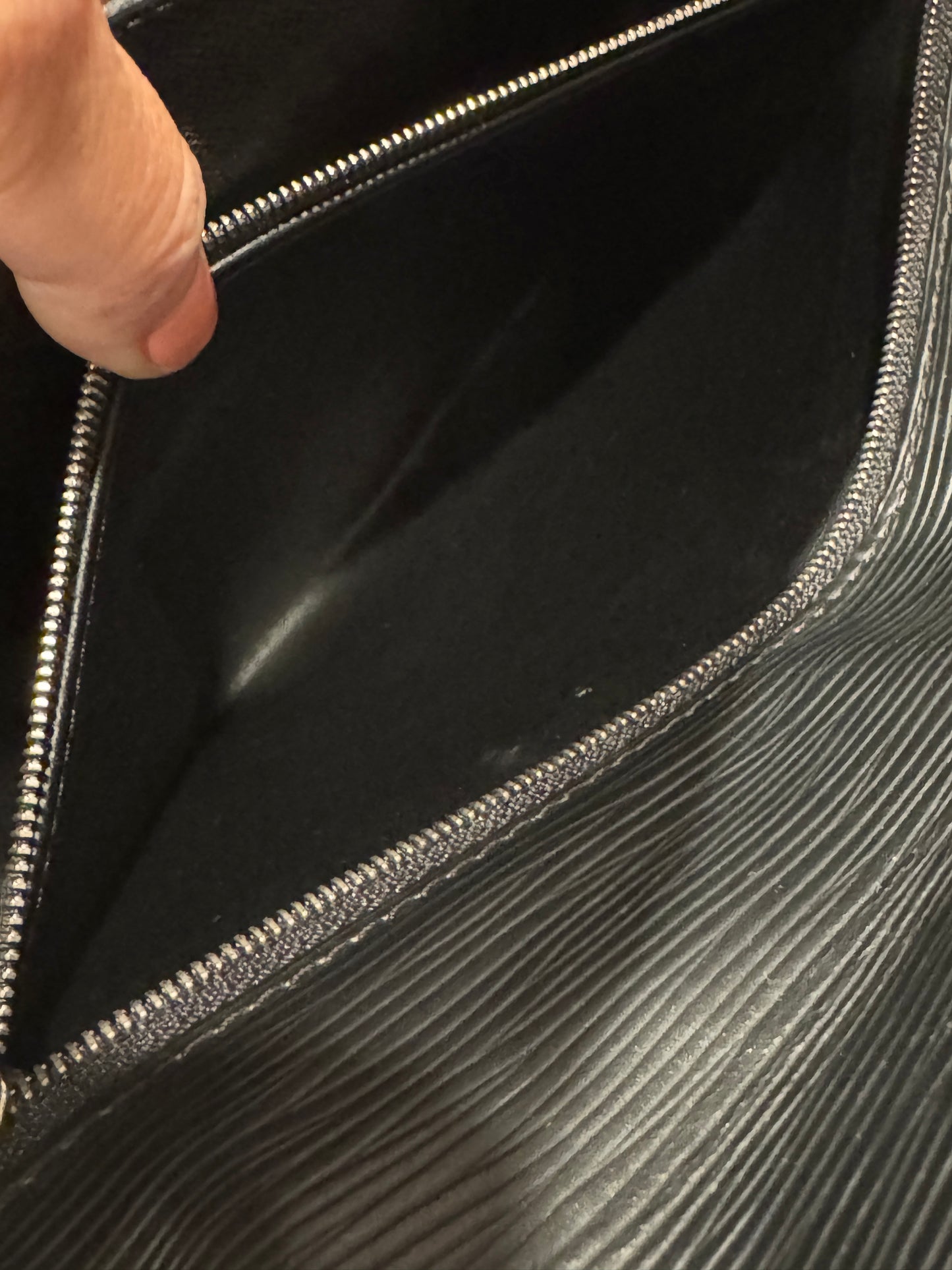 Louis Vuitton Epi Leather Pochette Sellier Dragonne Black Clutch
