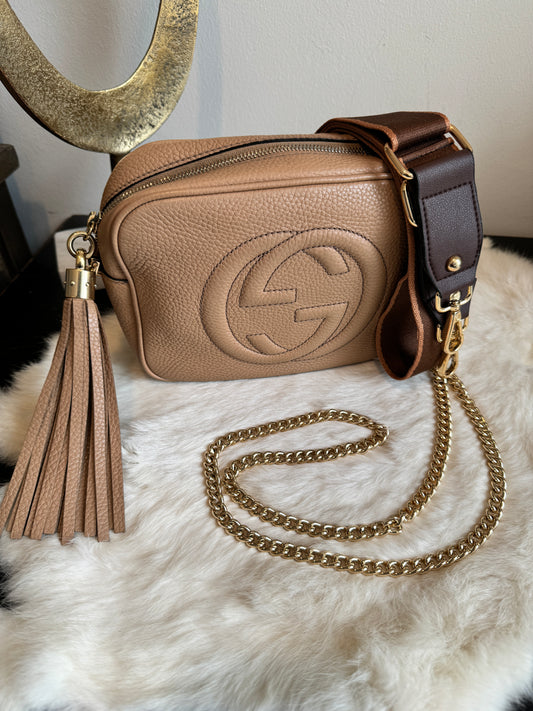 GUCCI Soho Disco Tan Pebbled Camera Bag