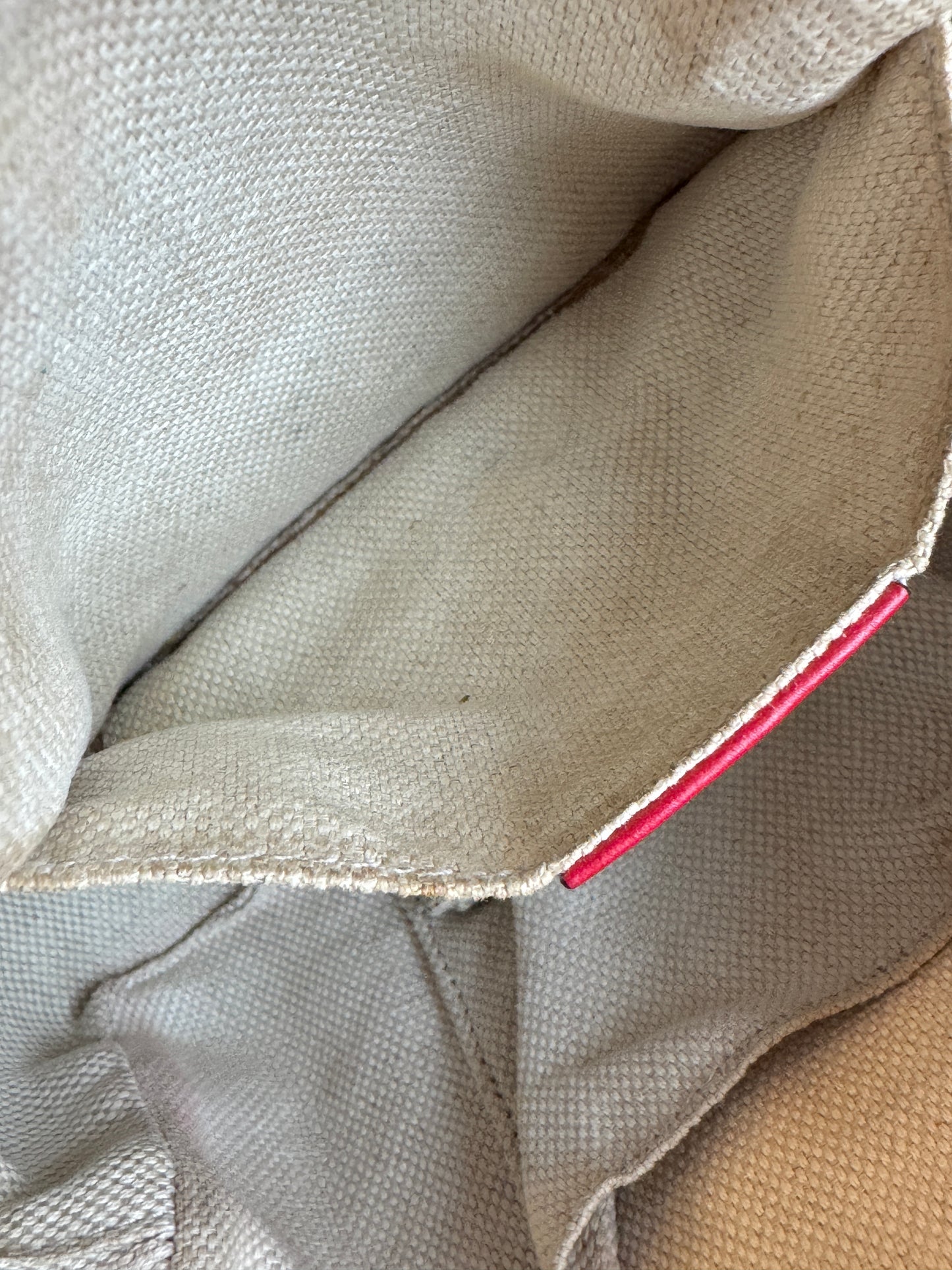 GUCCI Soho Disco Red Pebbled Camera Bag