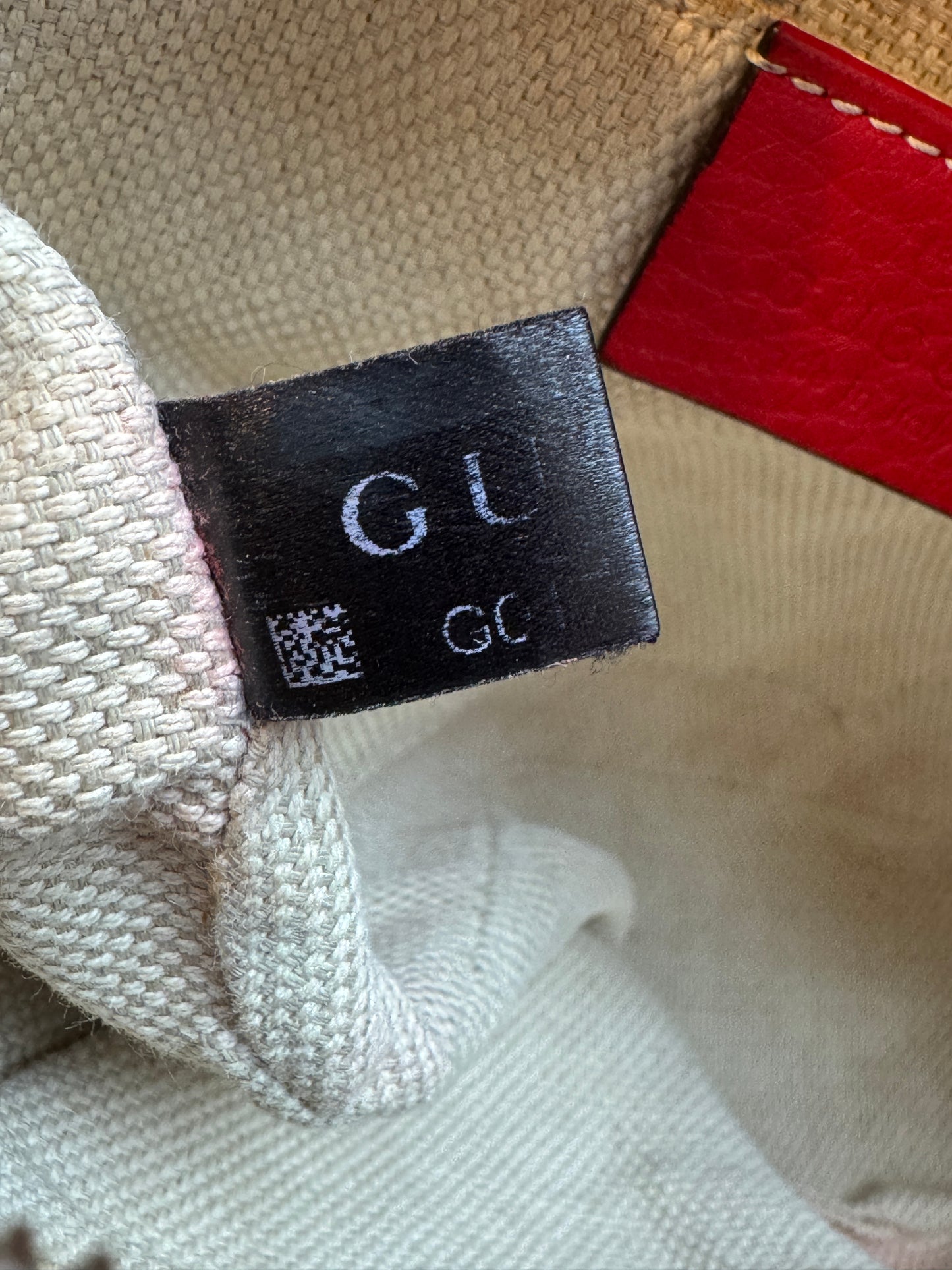 GUCCI Soho Disco Red Pebbled Camera Bag