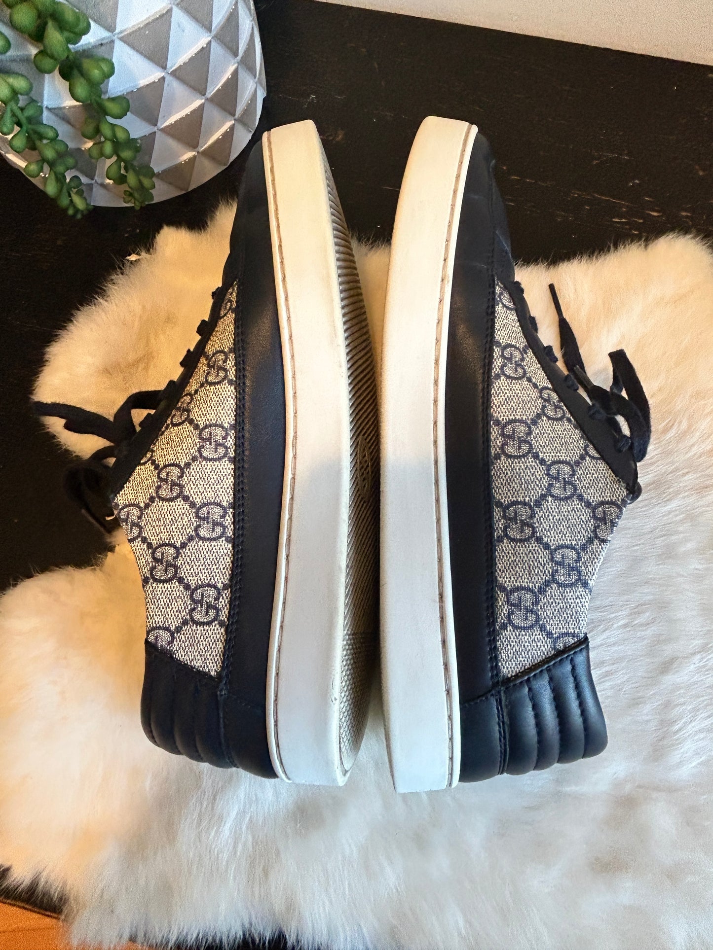 GUCCI GG Supreme Canvas Navy Sneakers Mens 6.5EU (Women's 39.5)