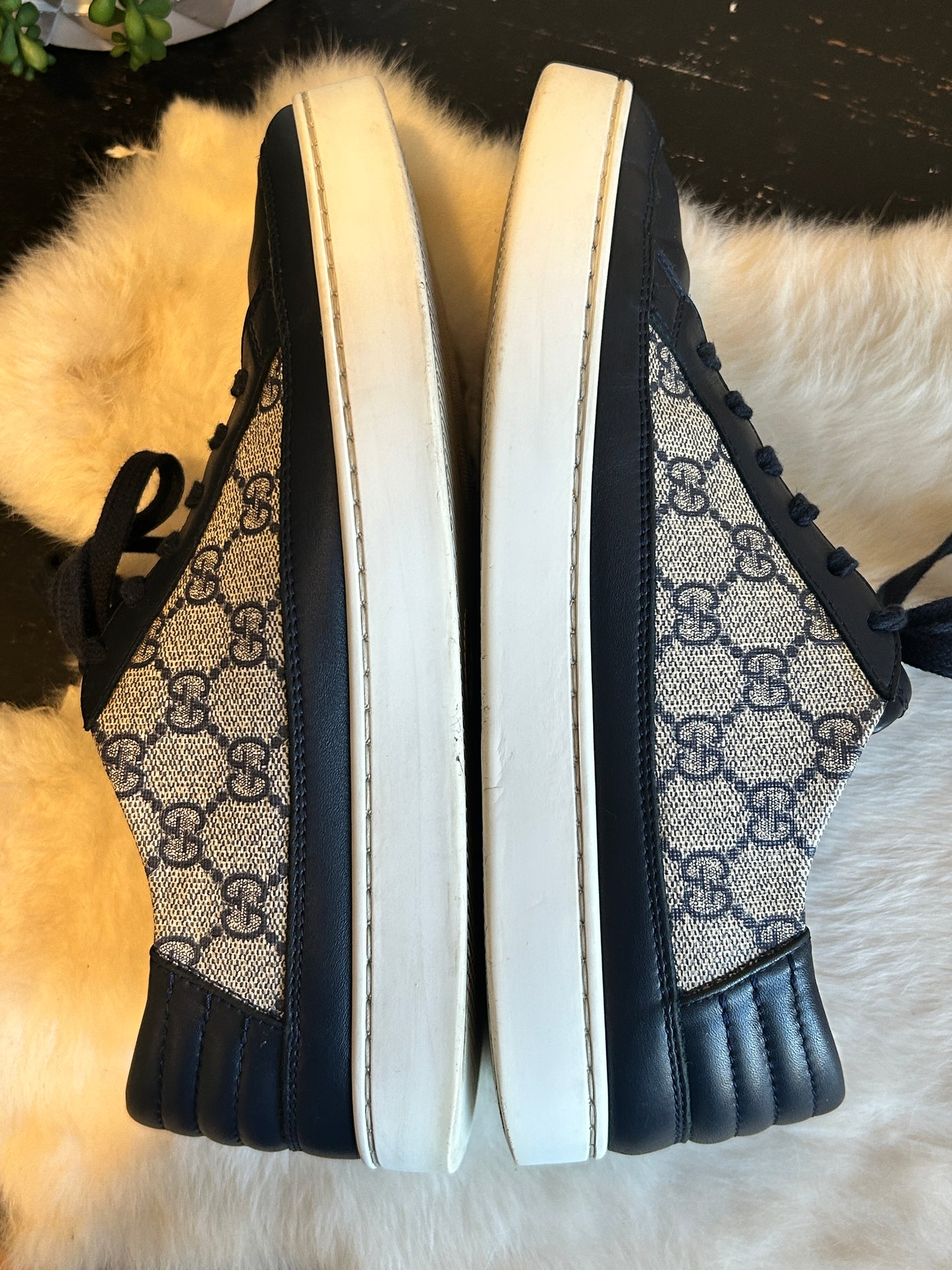 GUCCI GG Supreme Canvas Navy Sneakers Mens 6.5EU (Women's 39.5)