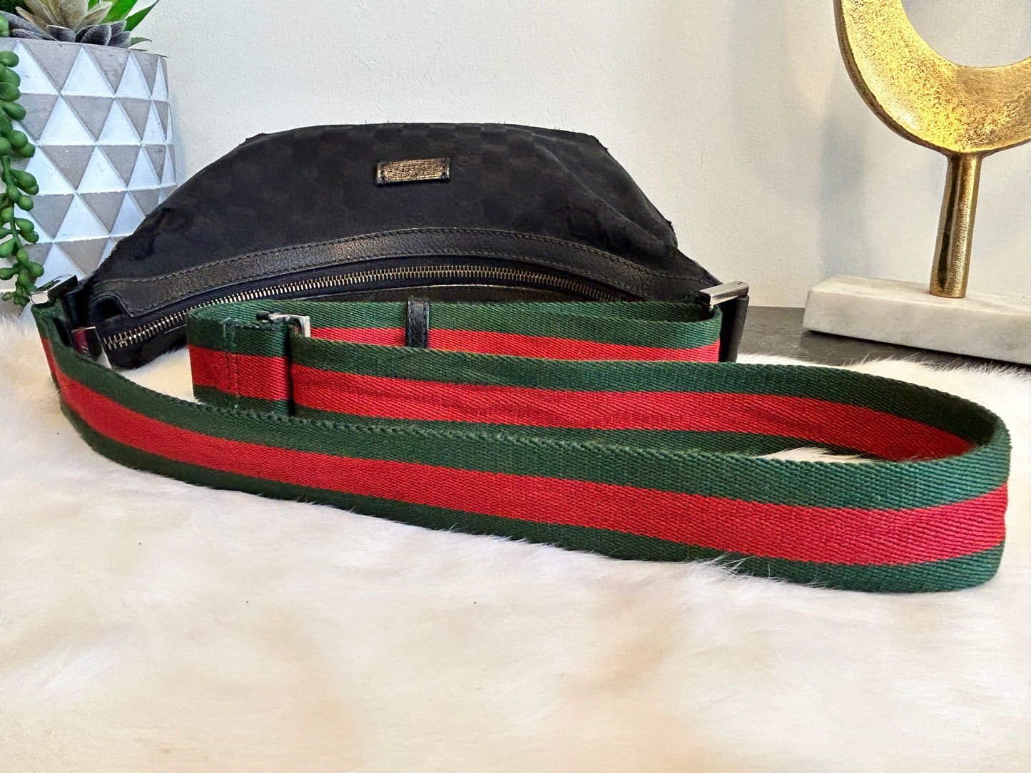 GUCCI GG Canvas Vintage Web Med Messenger