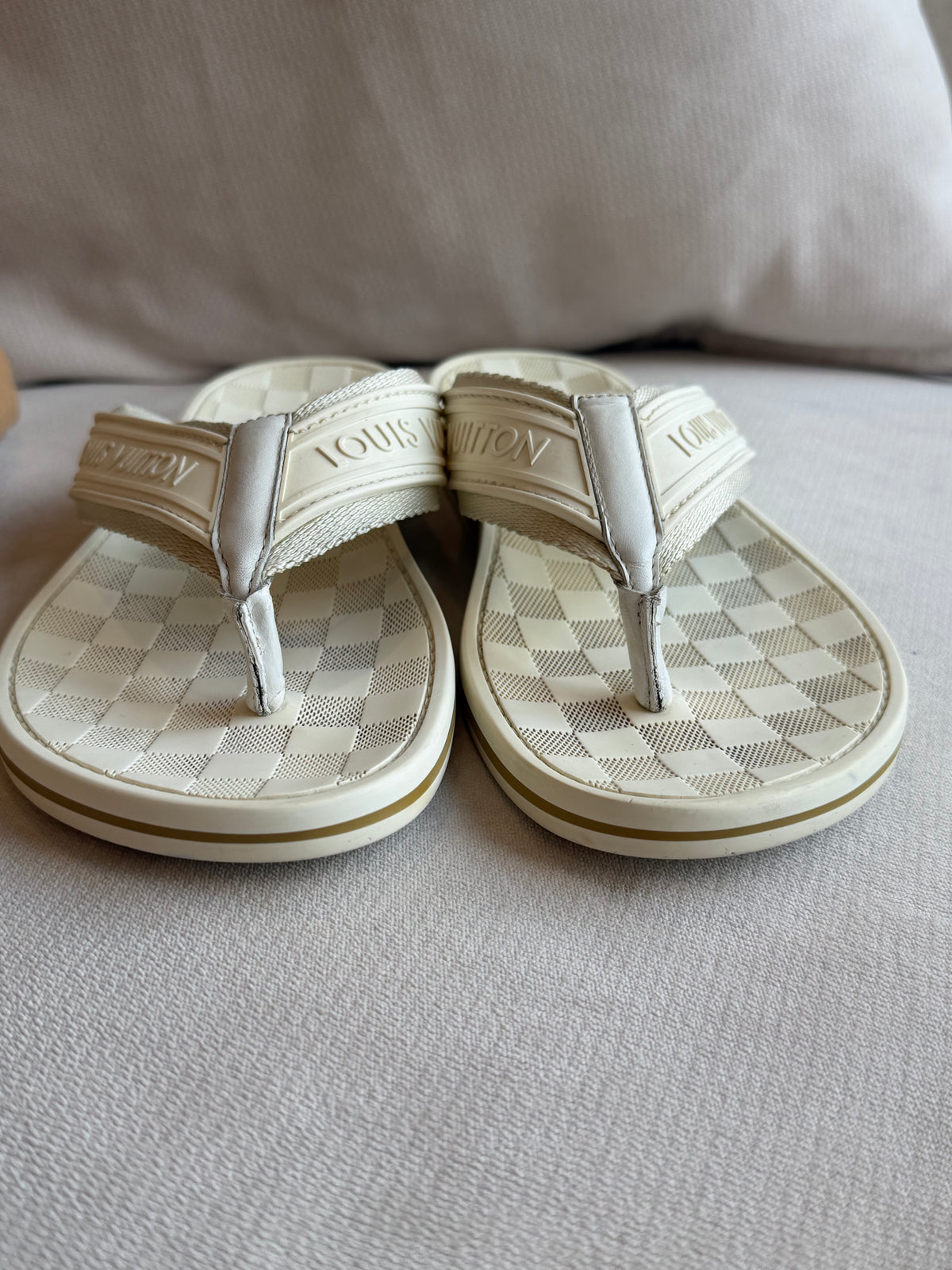 Louis Vuitton Damier Azur Cream Logo Thong Flip-Flop Sandals Men’s 5 / Women’s 7