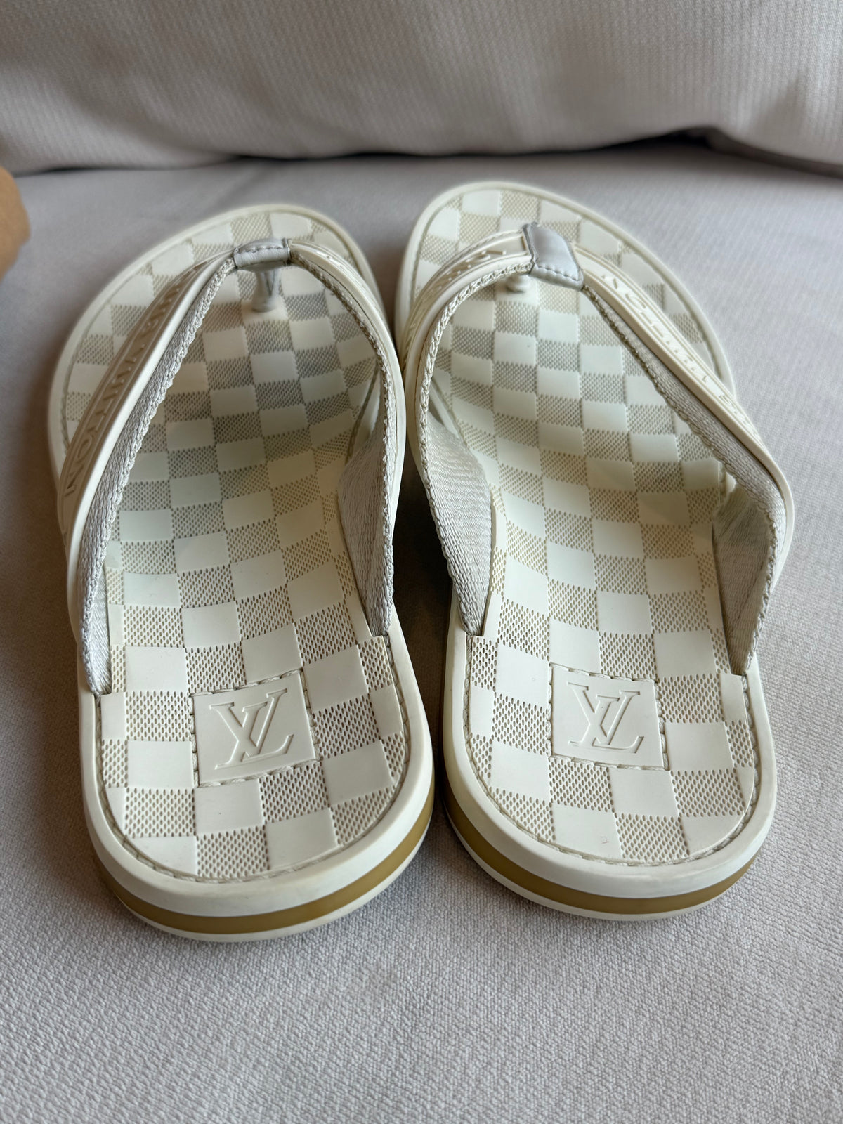 Louis Vuitton Damier Azur Cream Logo Thong Flip-Flop Sandals Men’s 5 / Women’s 7